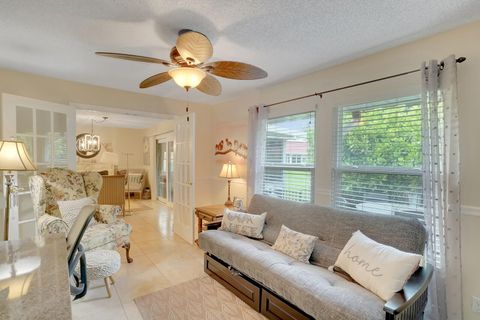 A home in Lake Worth