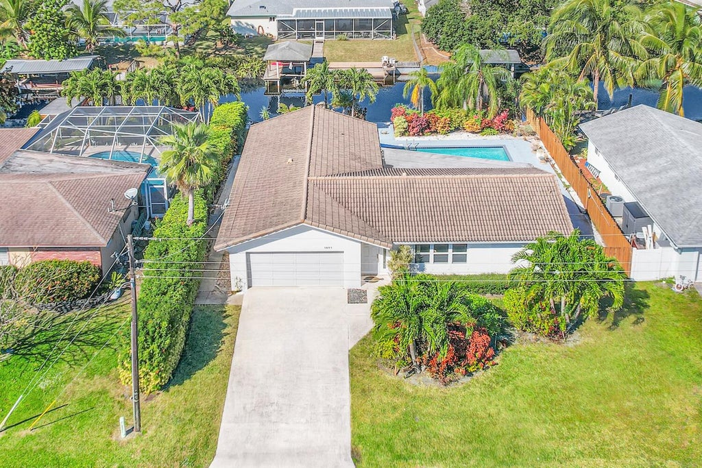 Photo of 1241 SW 27th Avenue, Boynton Beach, FL 33426 (MLS # R11068715)