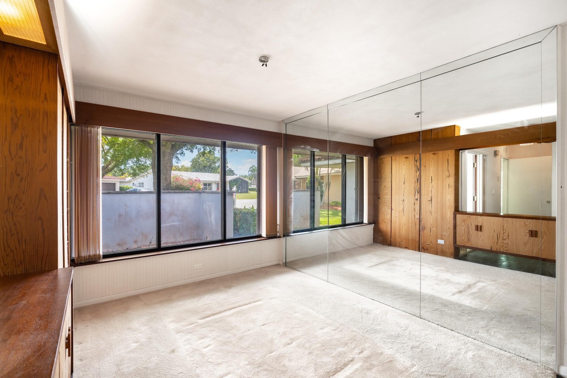 10251 NW 39th Place