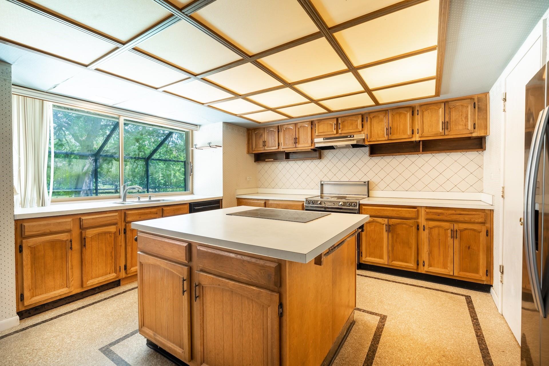 10251 NW 39th Place