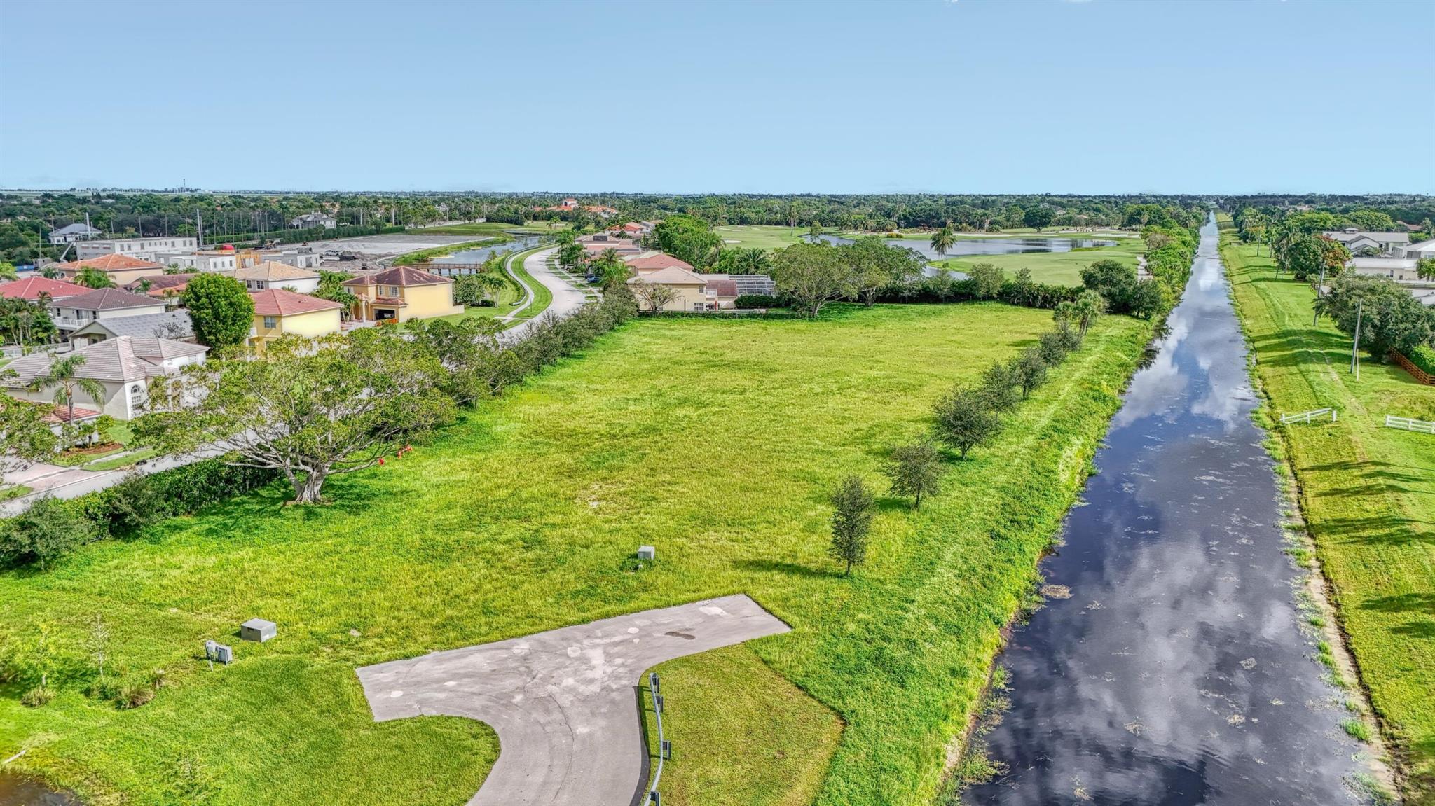 WINDING TRAILS - Land