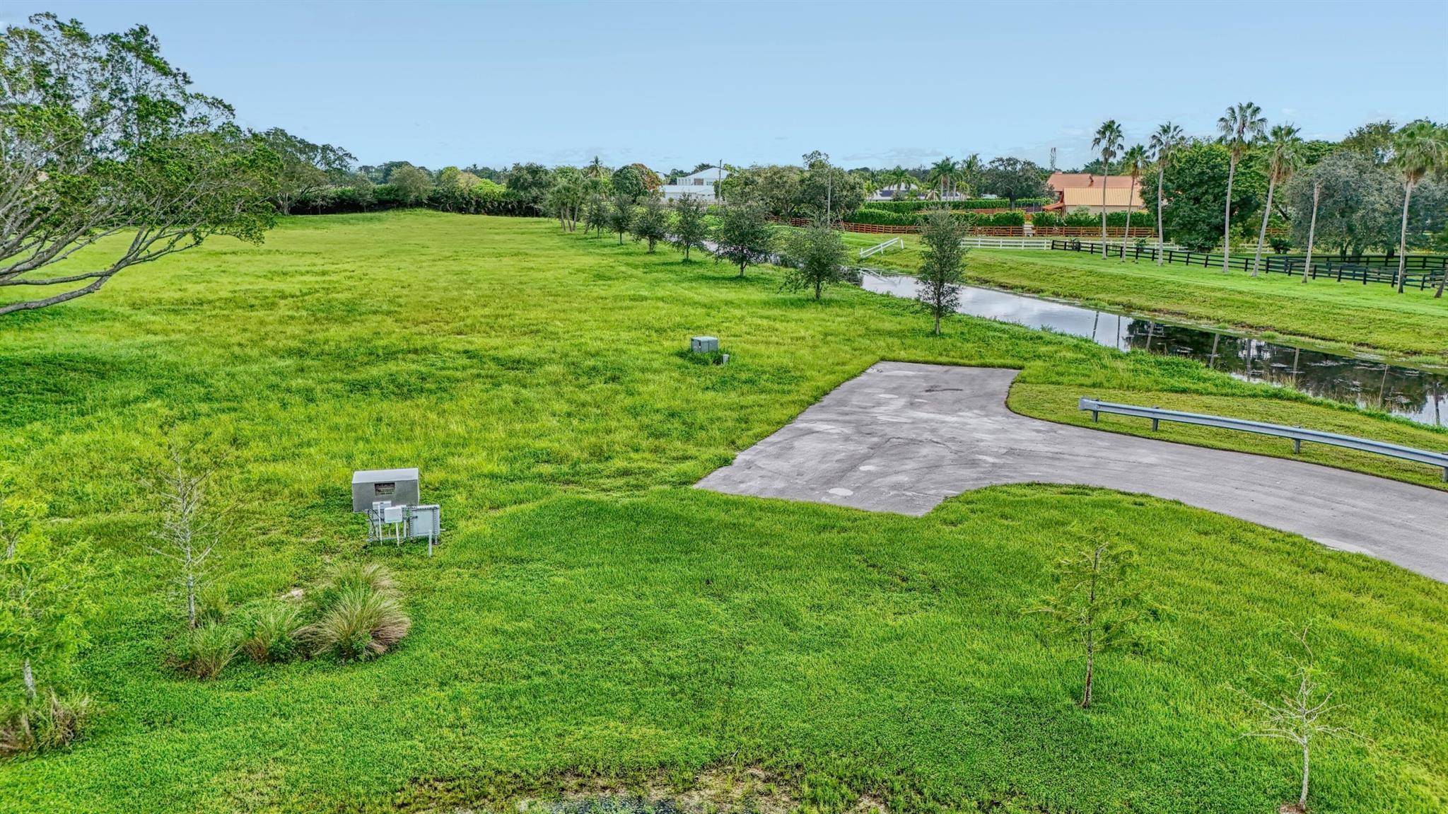 WINDING TRAILS - Land