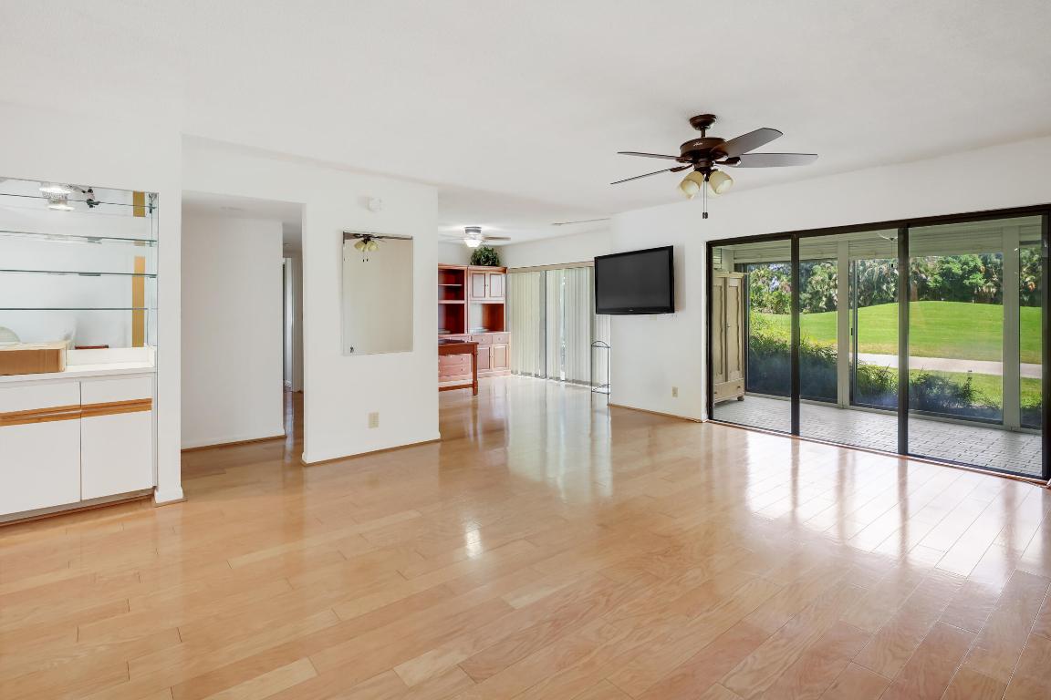 5308 Fountains Drive S