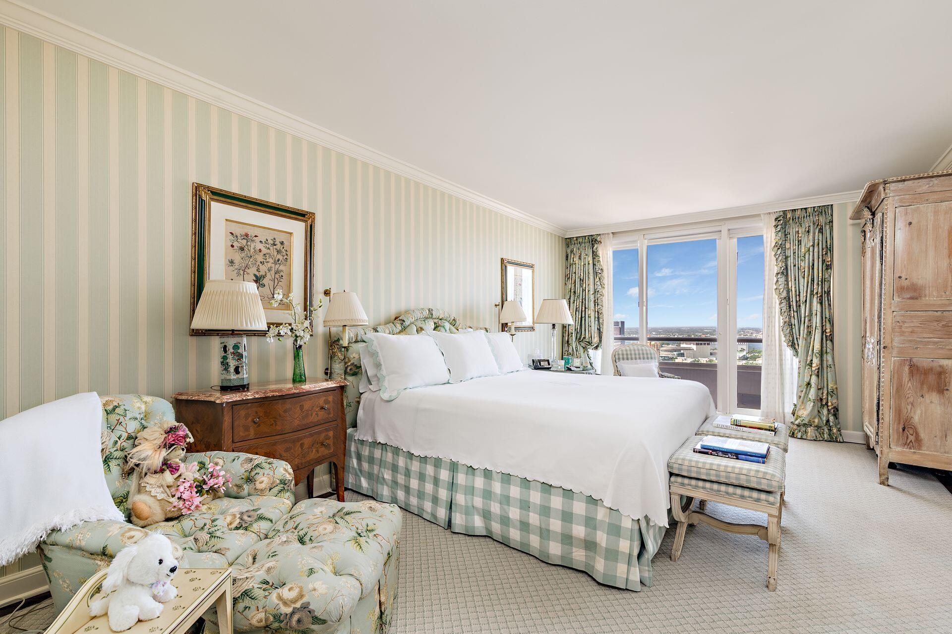 TRUMP PLAZA OF THE PALM BEACHES CONDO - Residential