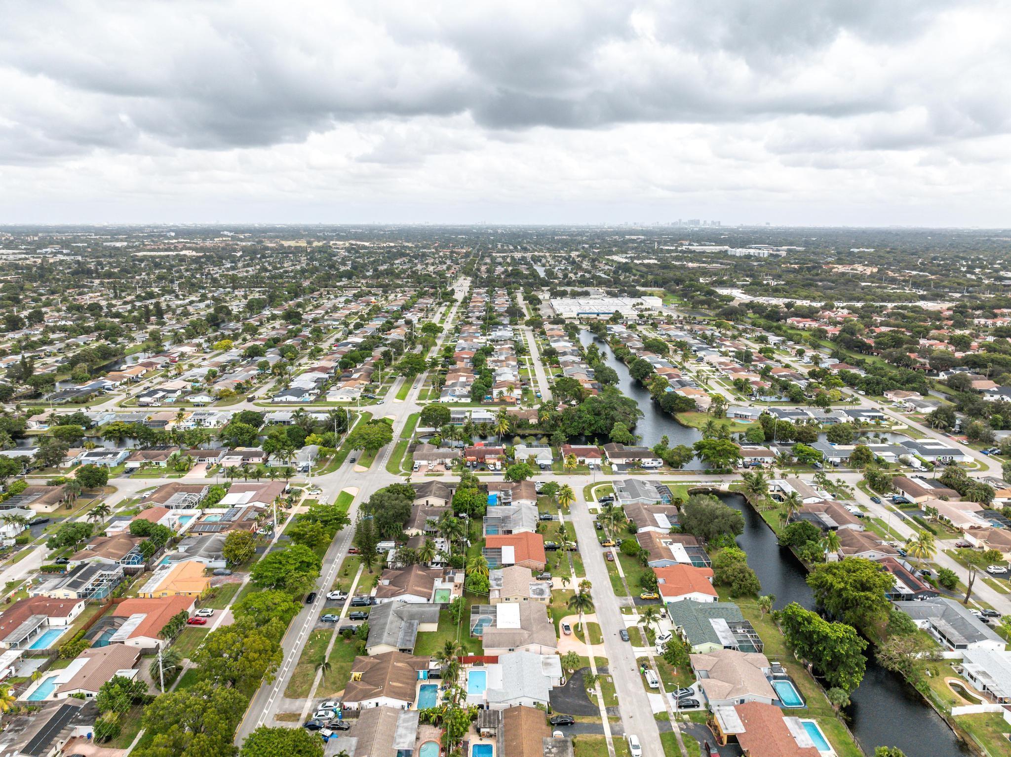 Sunrise Golf Village Sec - Residential