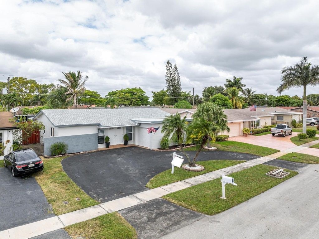 Photo of 9511 NW 21st Manor, Sunrise, FL 33322 (MLS # F10530844)