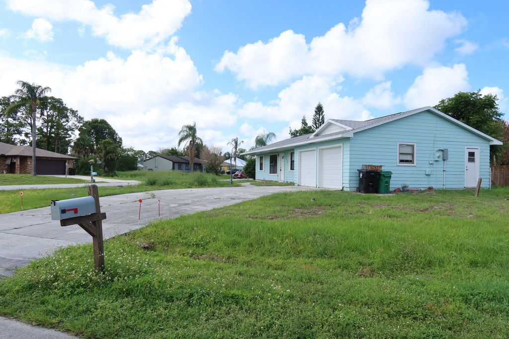 Photo of 601 SE Polynesian Avenue, Port Saint Lucie, FL 34983 (MLS # B26035535)