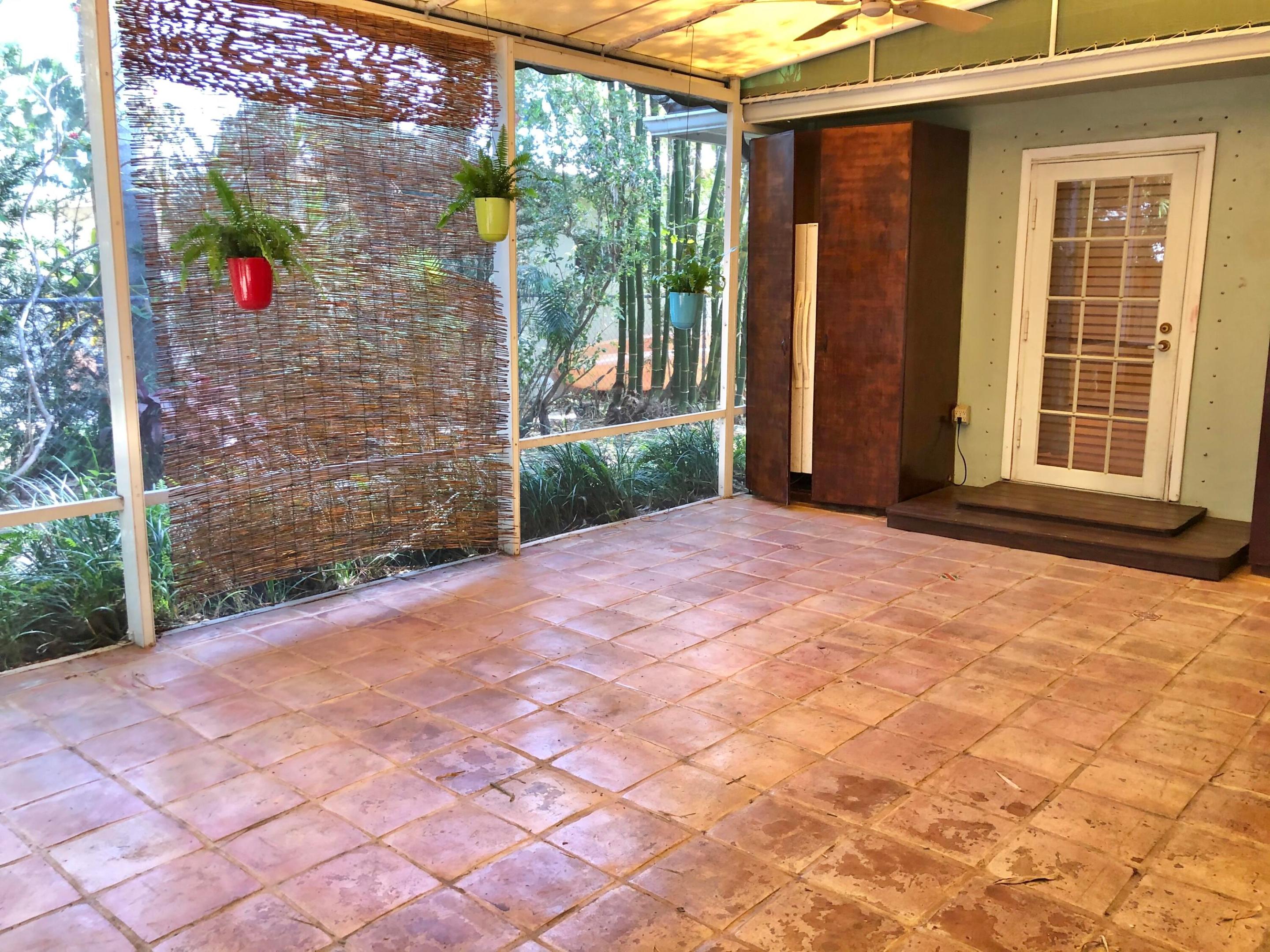 HOLLYWOOD LAKES SECTION - Residential