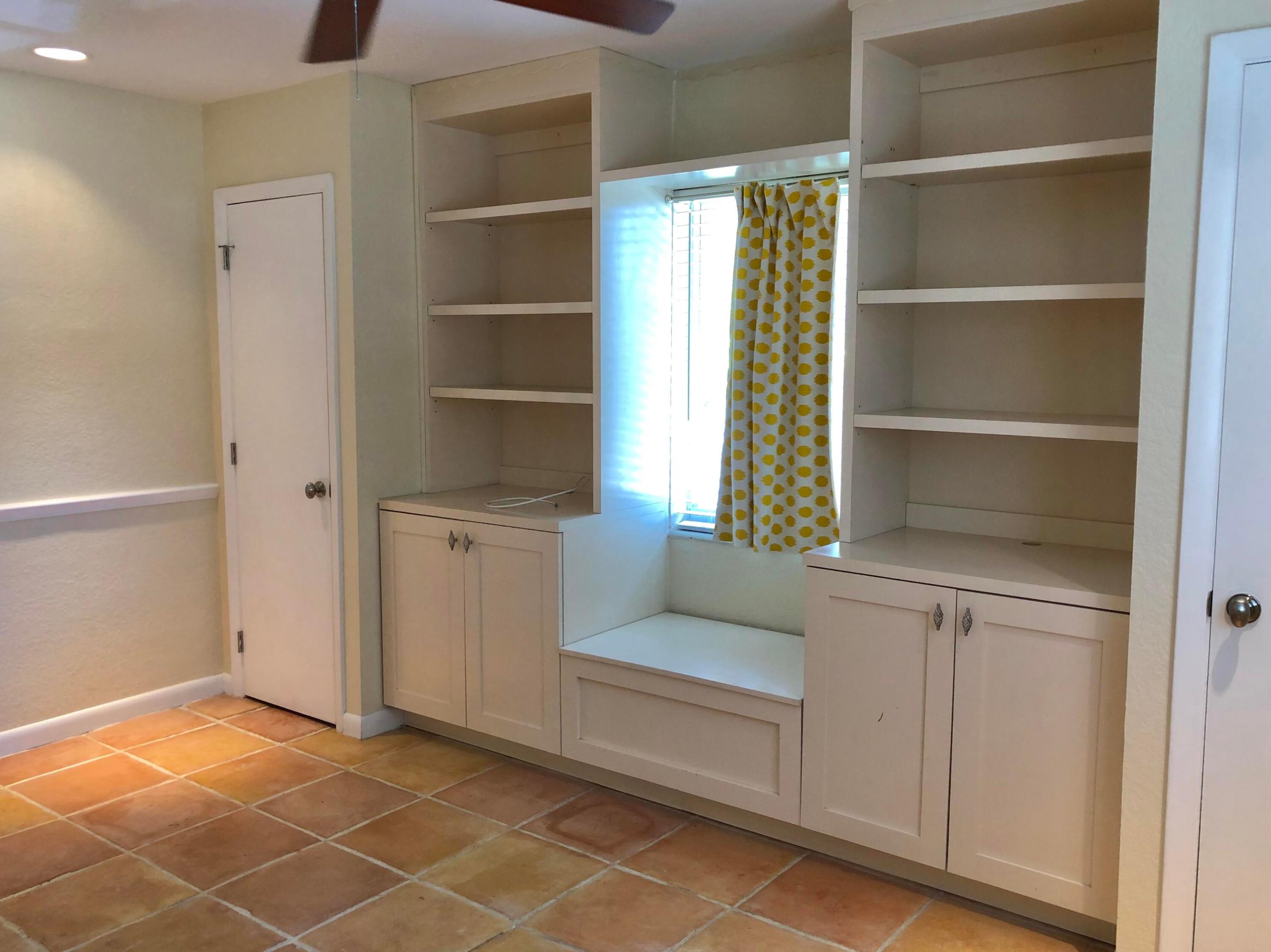 HOLLYWOOD LAKES SECTION - Residential