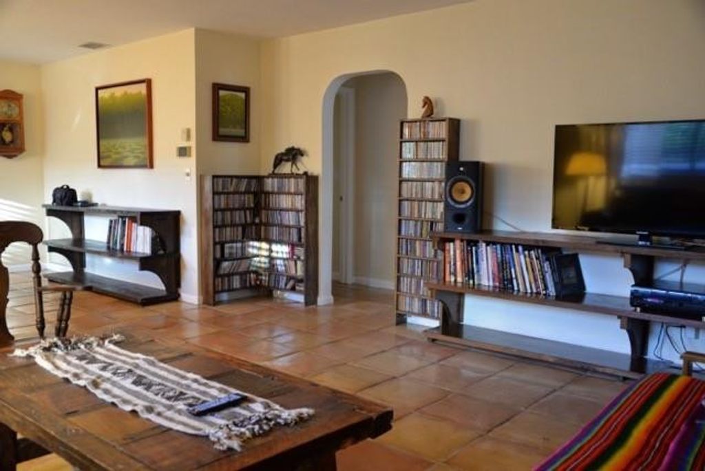 Photo of 1031 Lincoln Street, Hollywood, FL 33019 (MLS # B26017728)