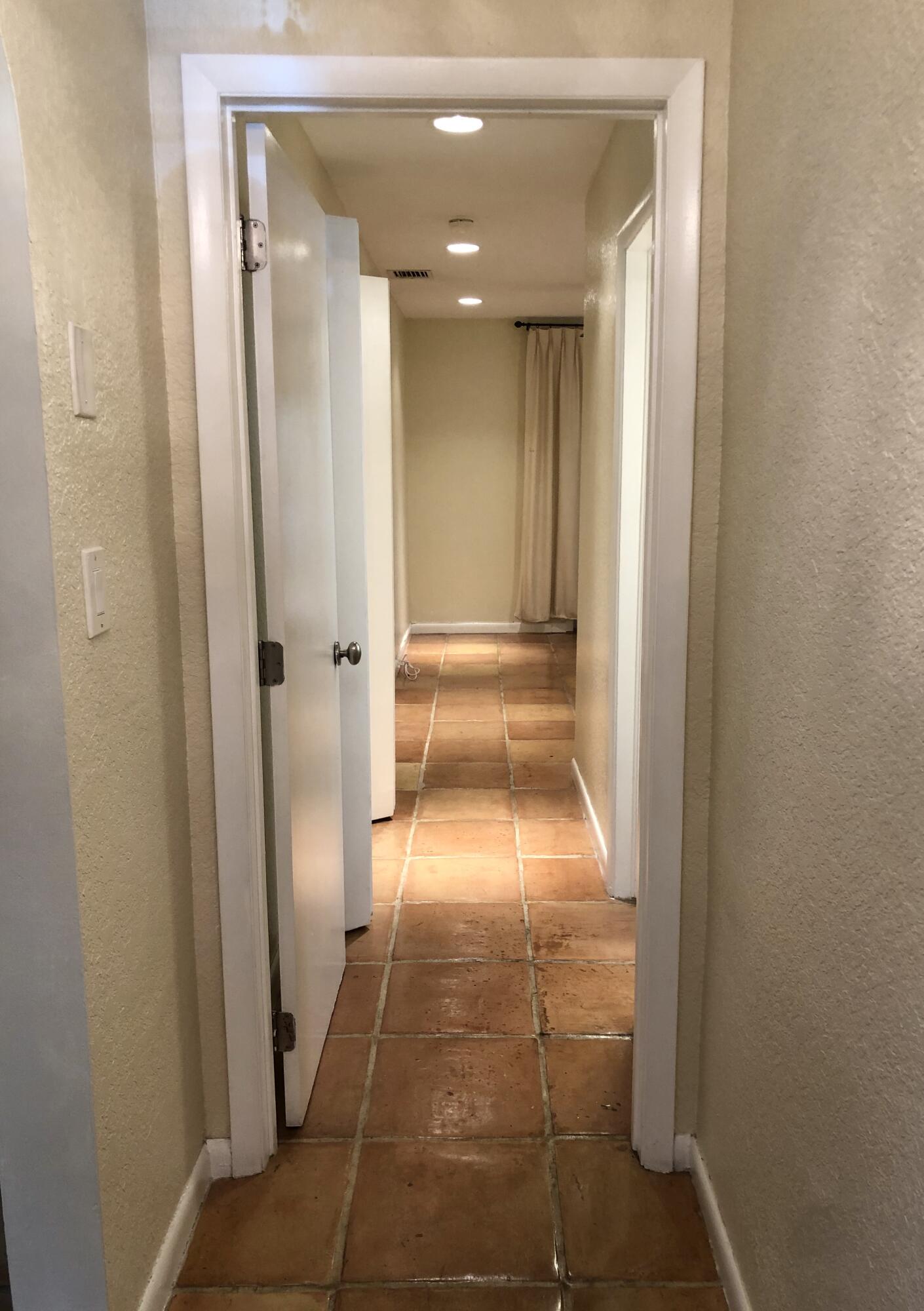 HOLLYWOOD LAKES SECTION - Residential