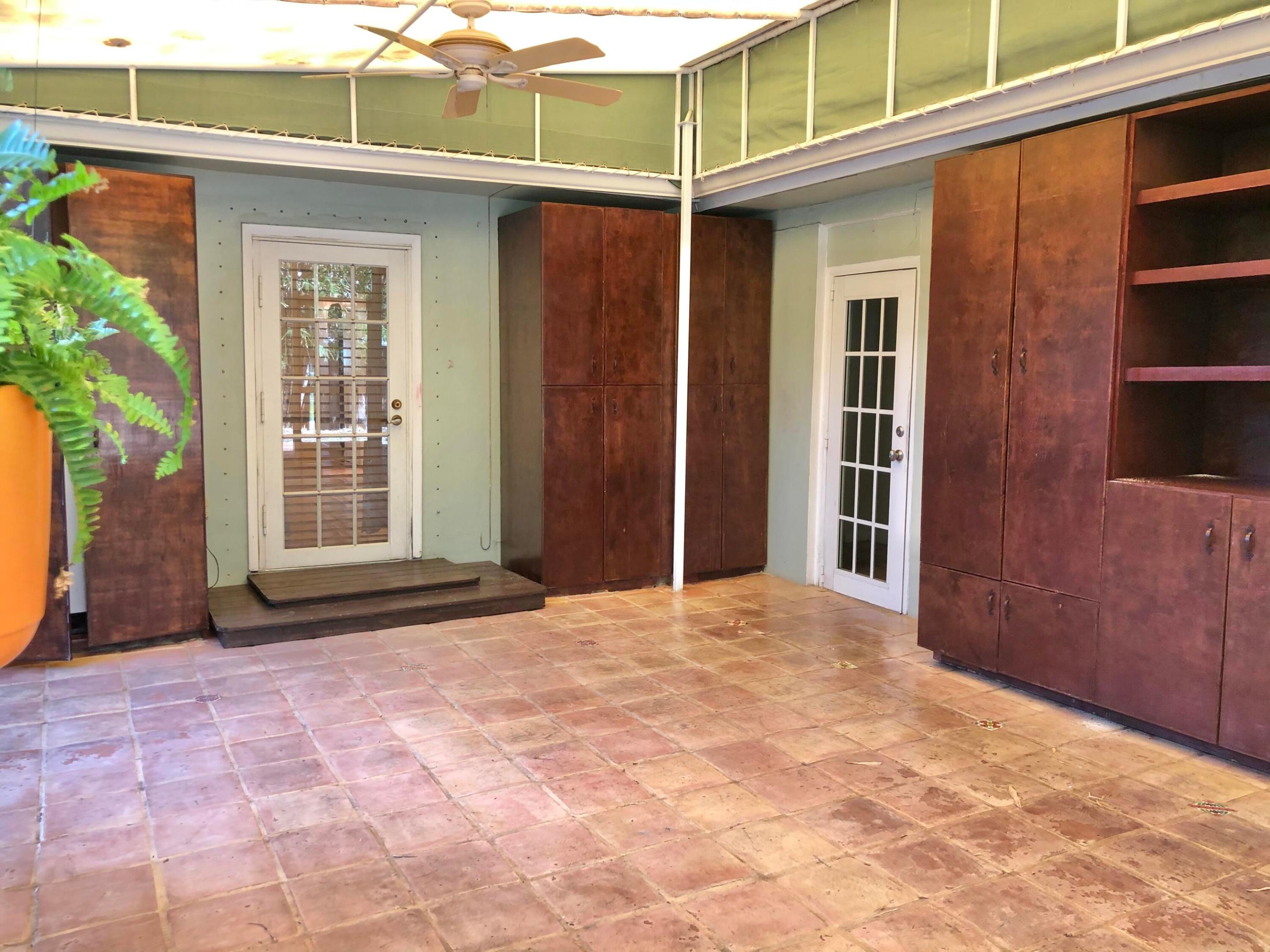 HOLLYWOOD LAKES SECTION - Residential