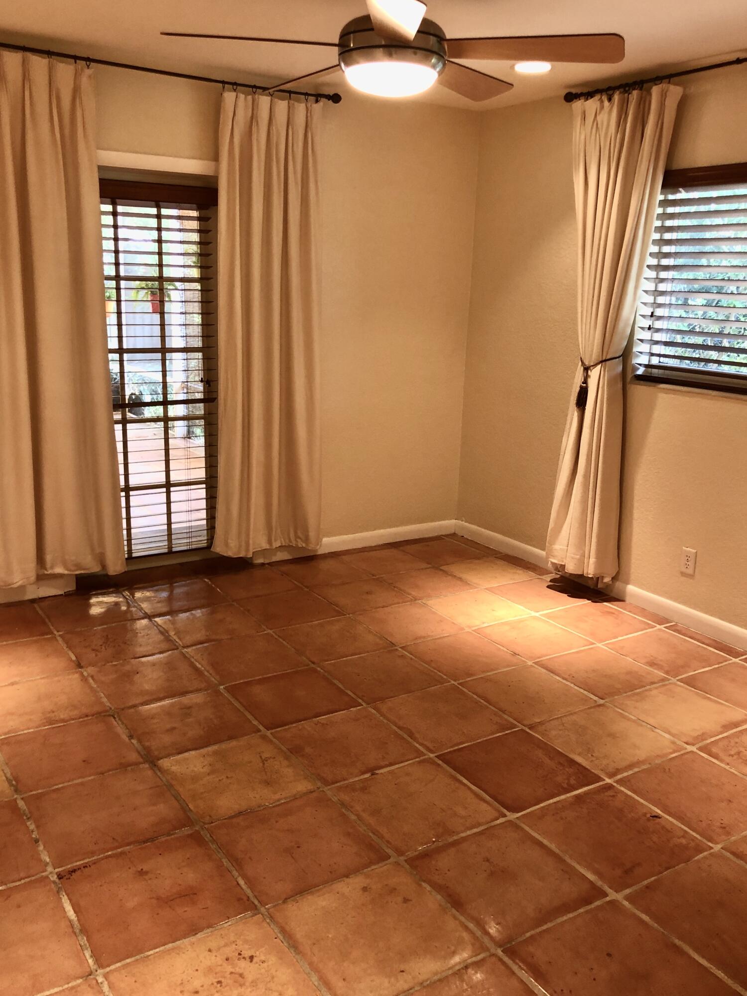 HOLLYWOOD LAKES SECTION - Residential