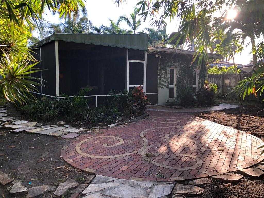 HOLLYWOOD LAKES SECTION - Residential