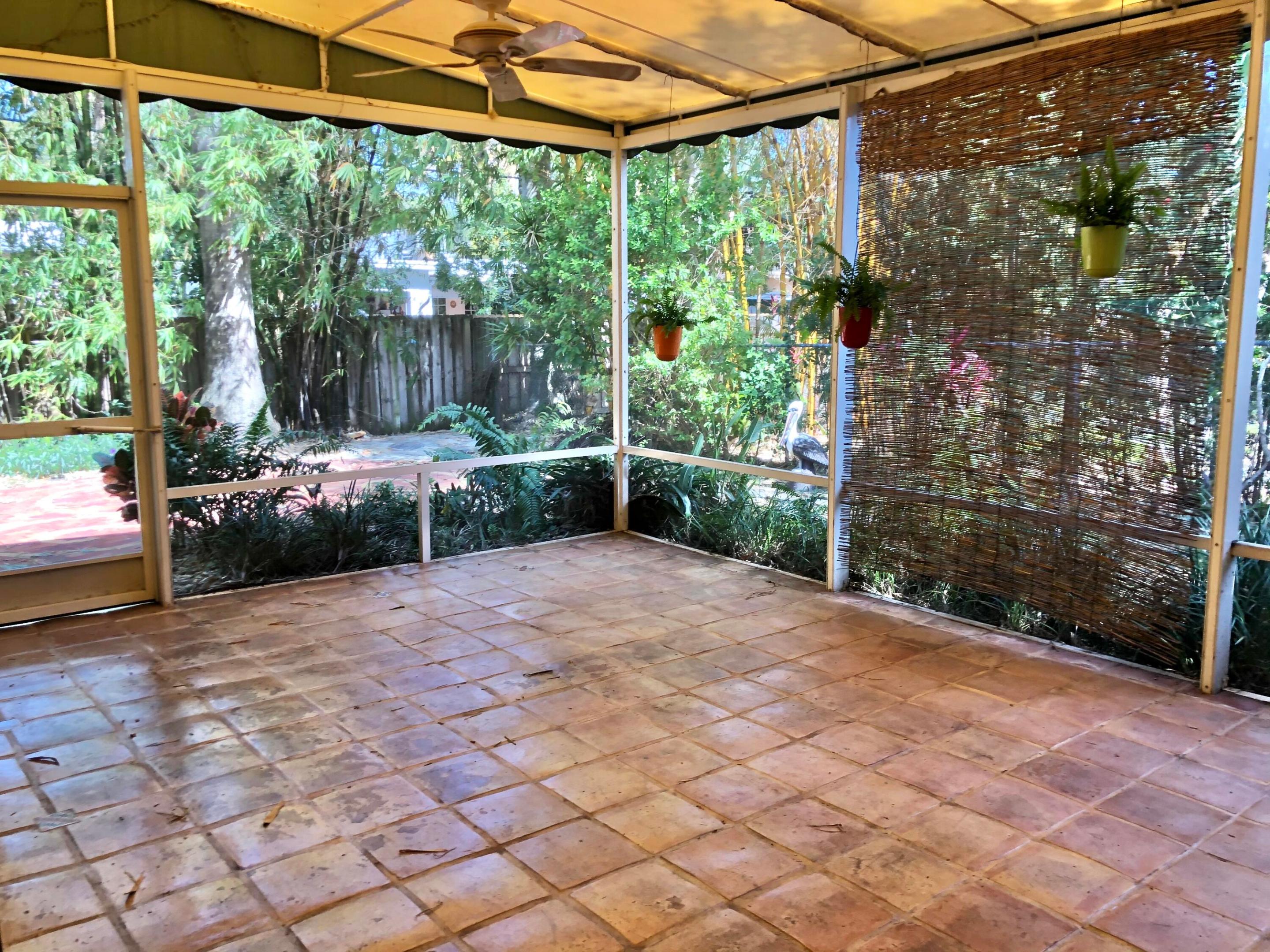 HOLLYWOOD LAKES SECTION - Residential