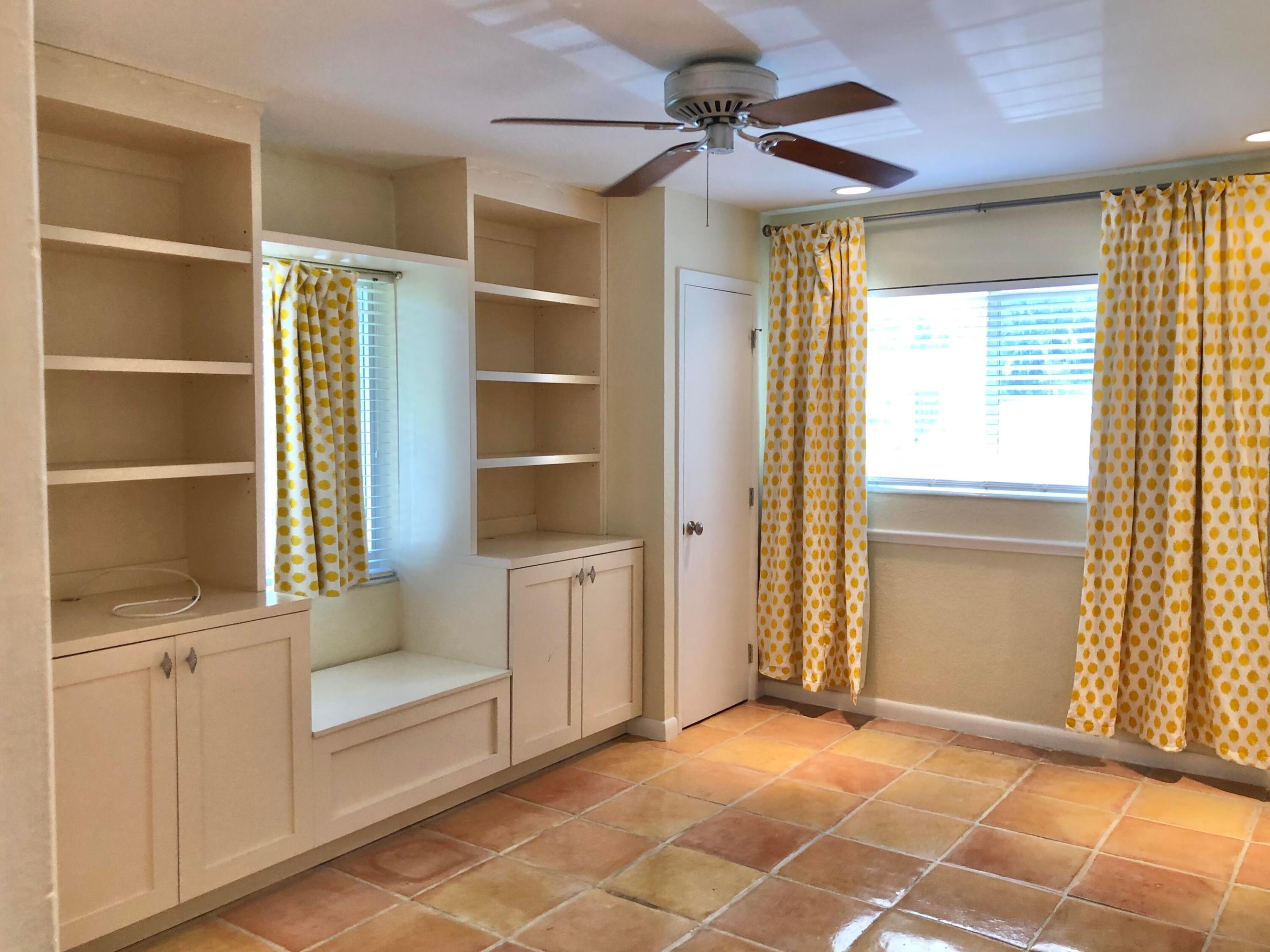 HOLLYWOOD LAKES SECTION - Residential