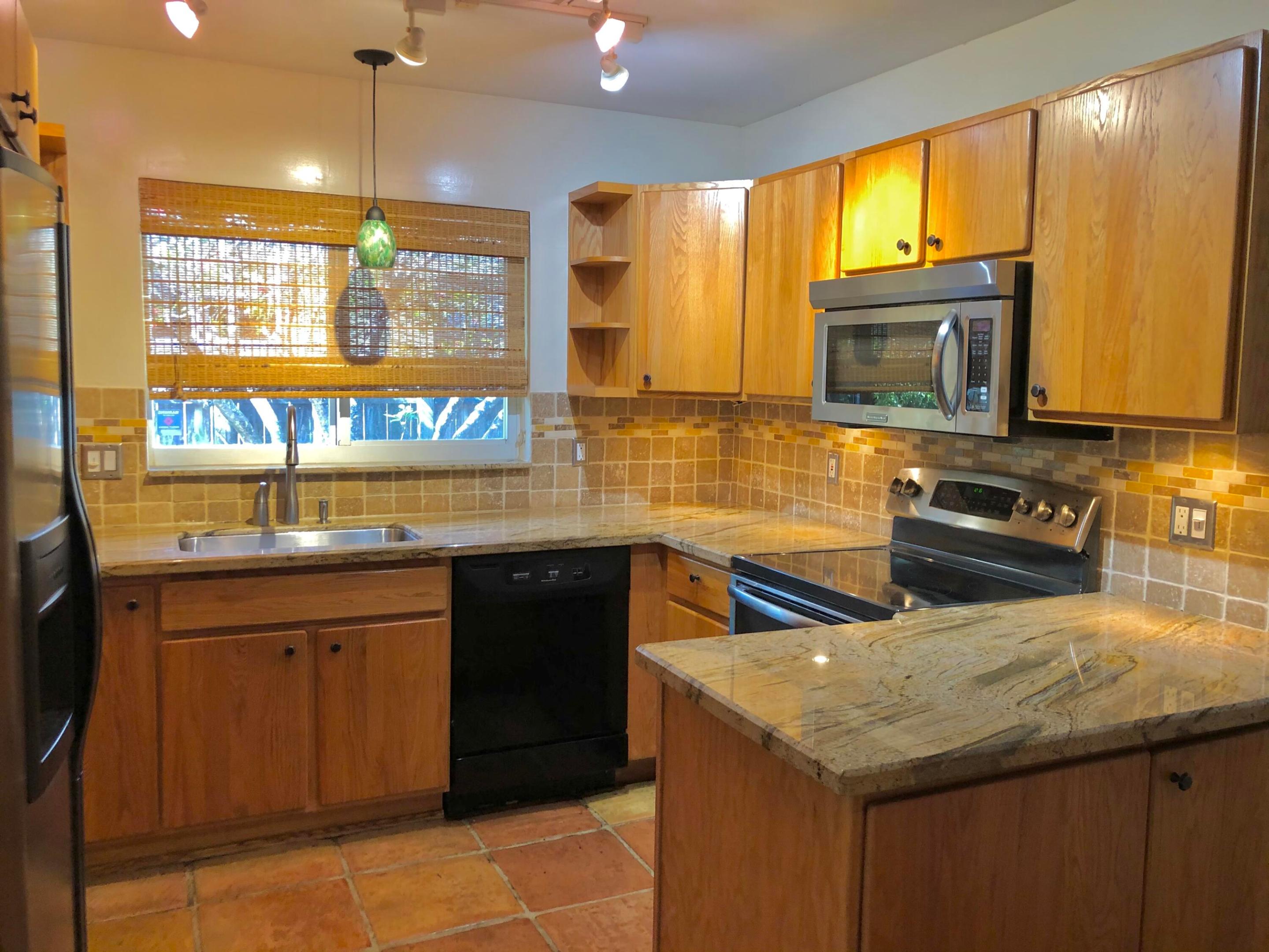 HOLLYWOOD LAKES SECTION - Residential