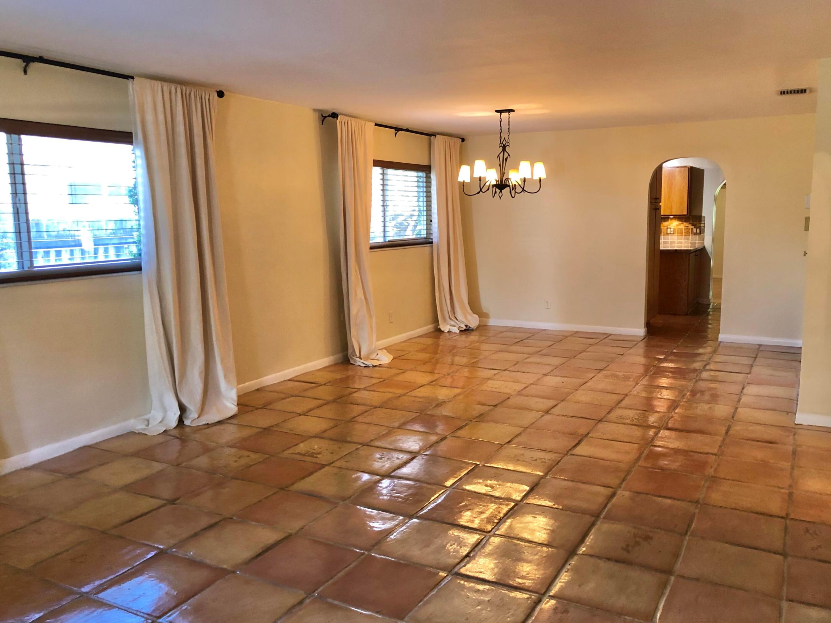 HOLLYWOOD LAKES SECTION - Residential