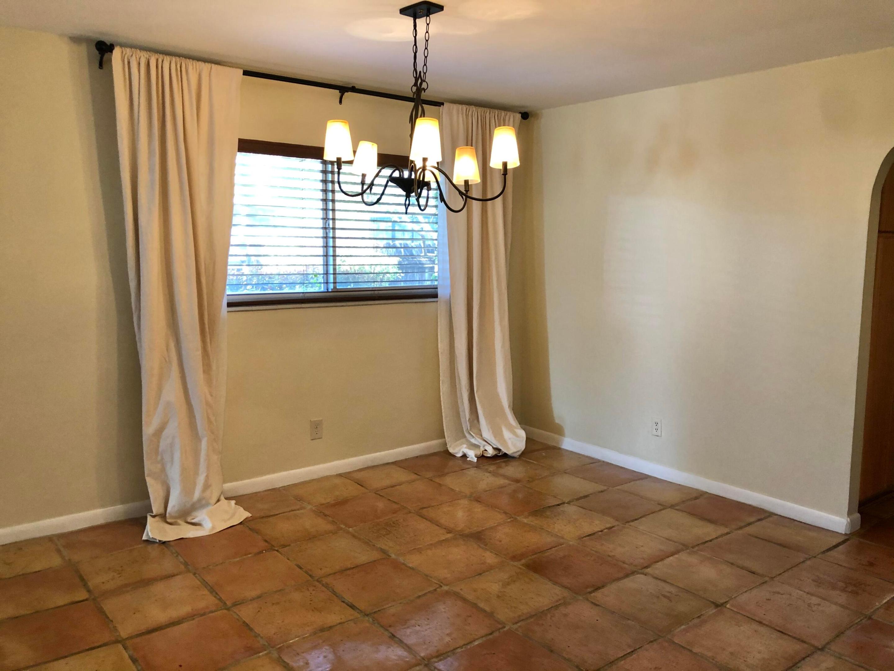 HOLLYWOOD LAKES SECTION - Residential