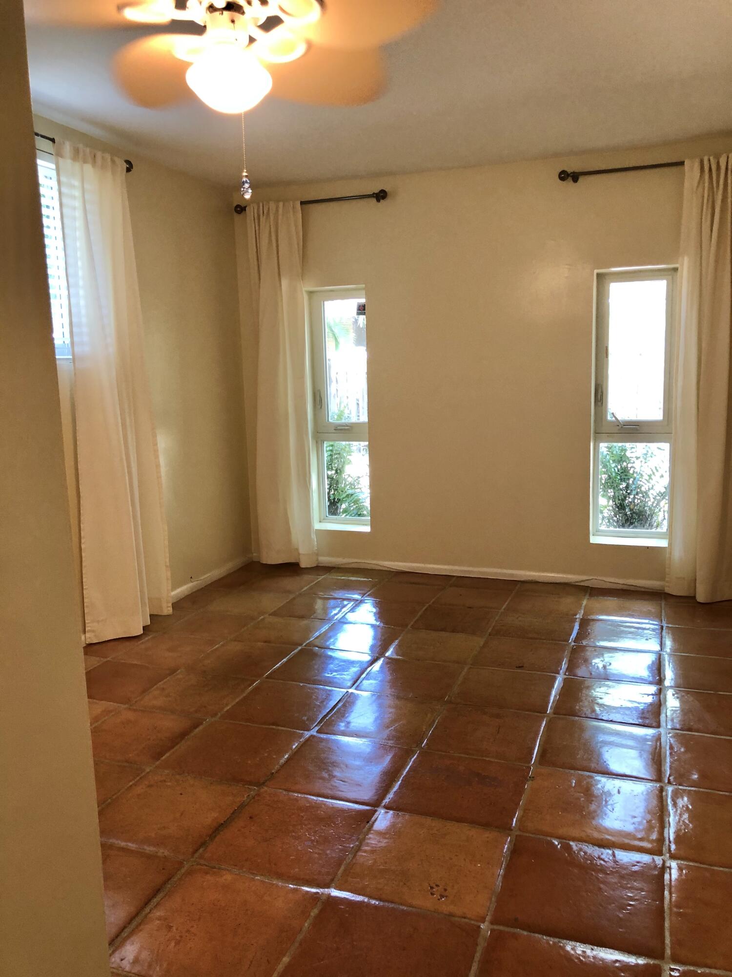 HOLLYWOOD LAKES SECTION - Residential