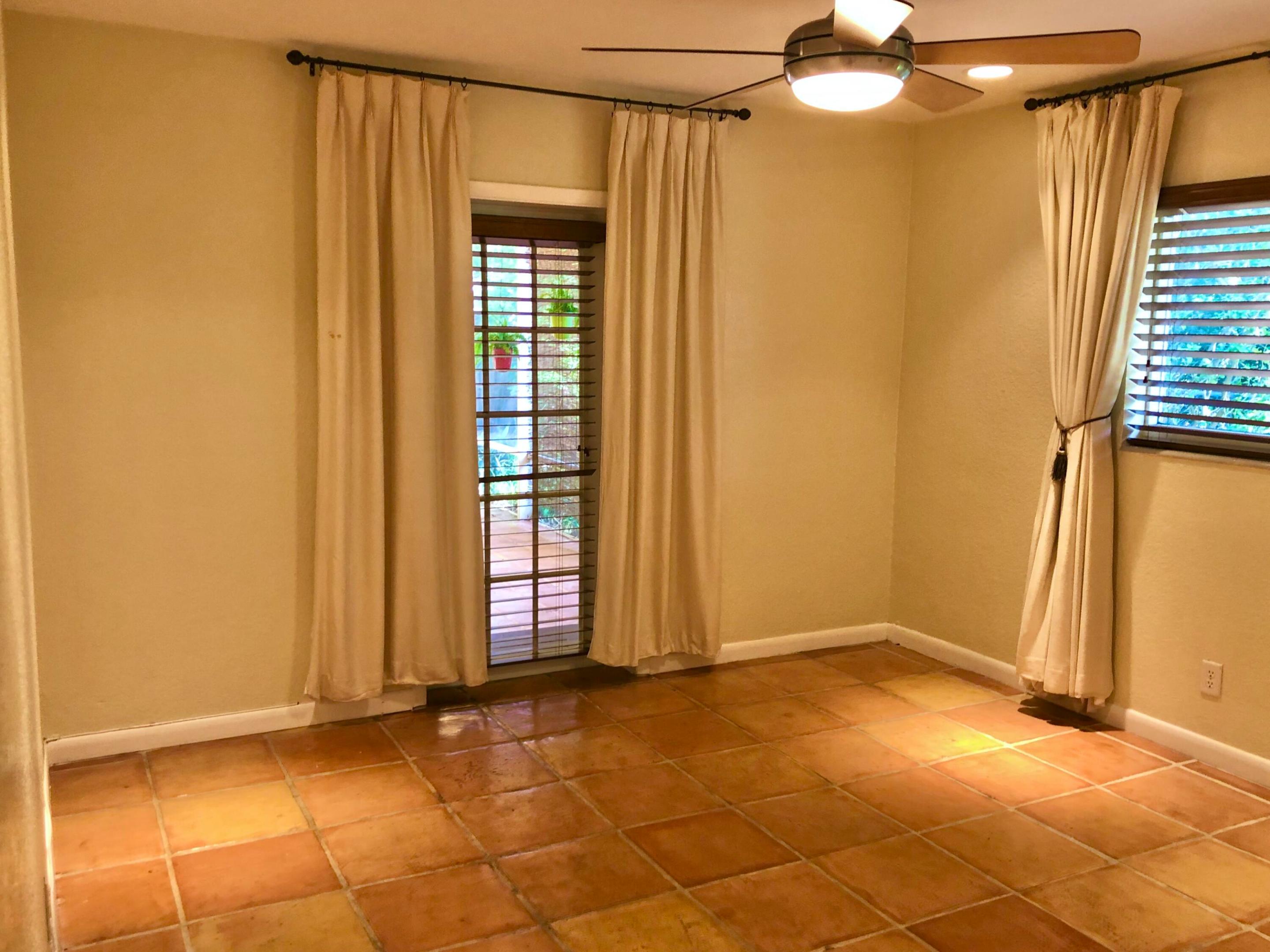 HOLLYWOOD LAKES SECTION - Residential