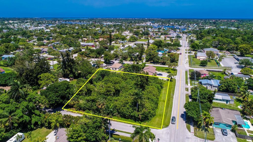 Photo of 4983 SE Grouper Avenue, Stuart, FL 34997 (MLS # R10945089)