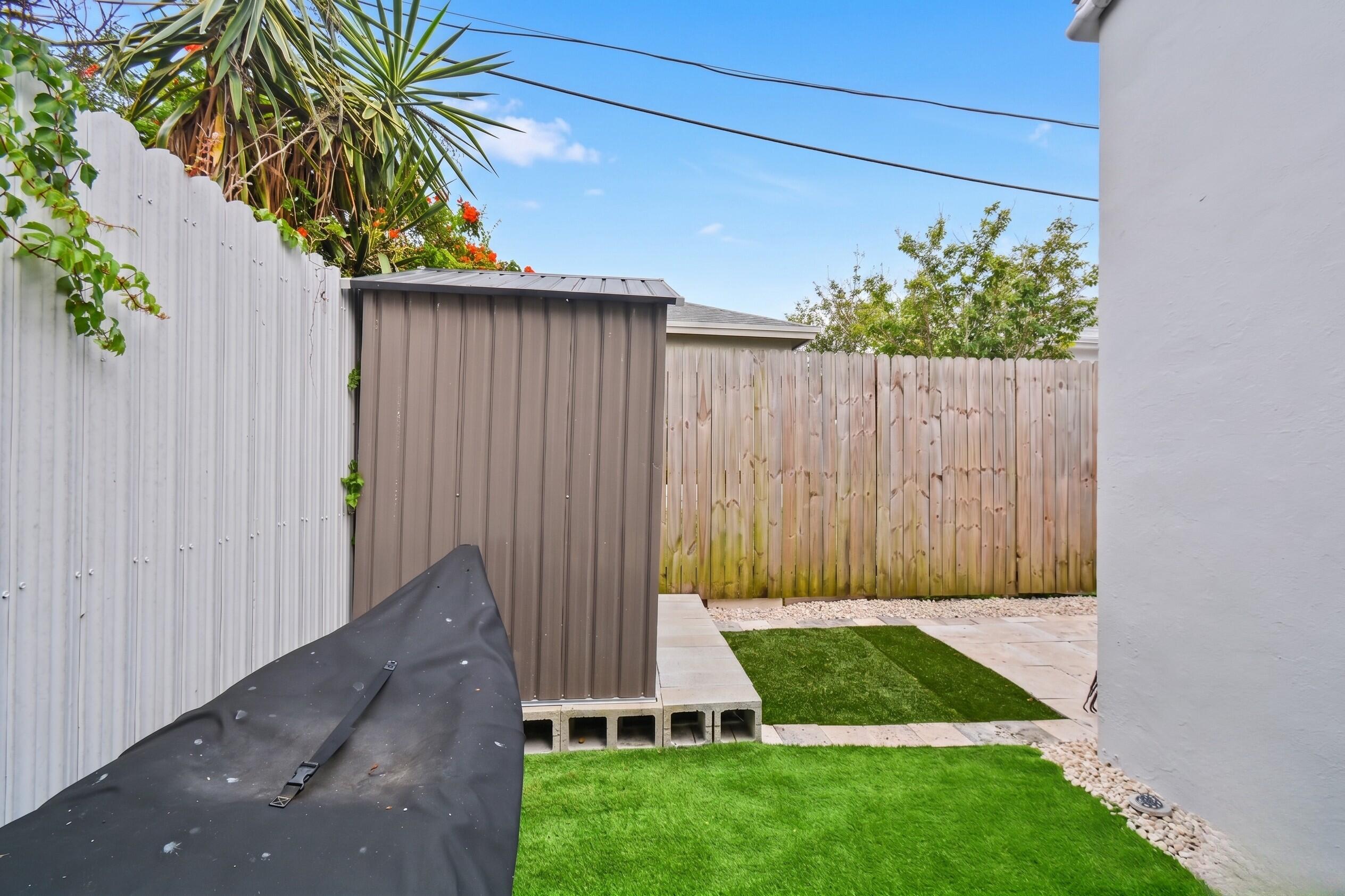 HARRIS ESTATES - Residential Income
