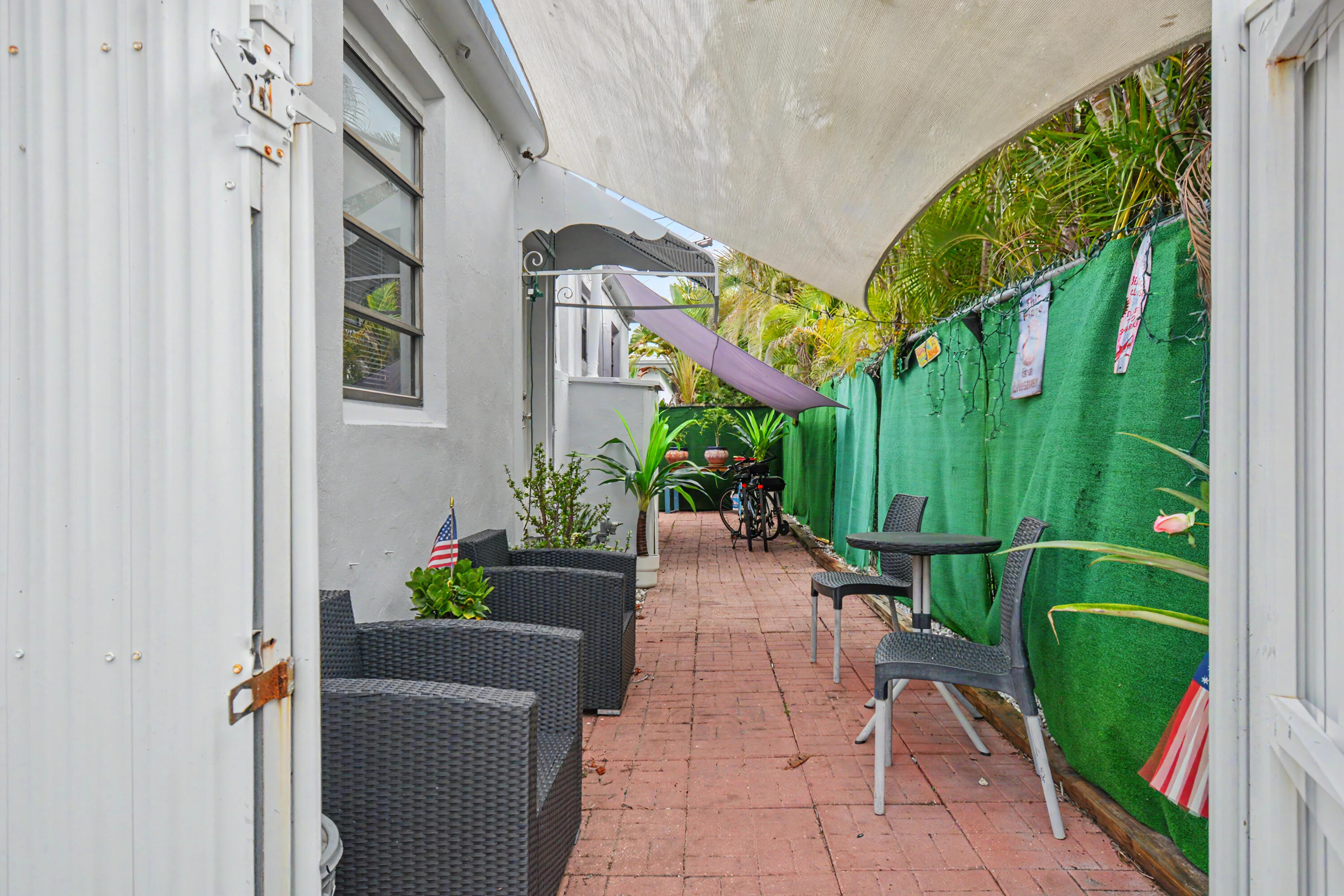 HARRIS ESTATES - Residential Income