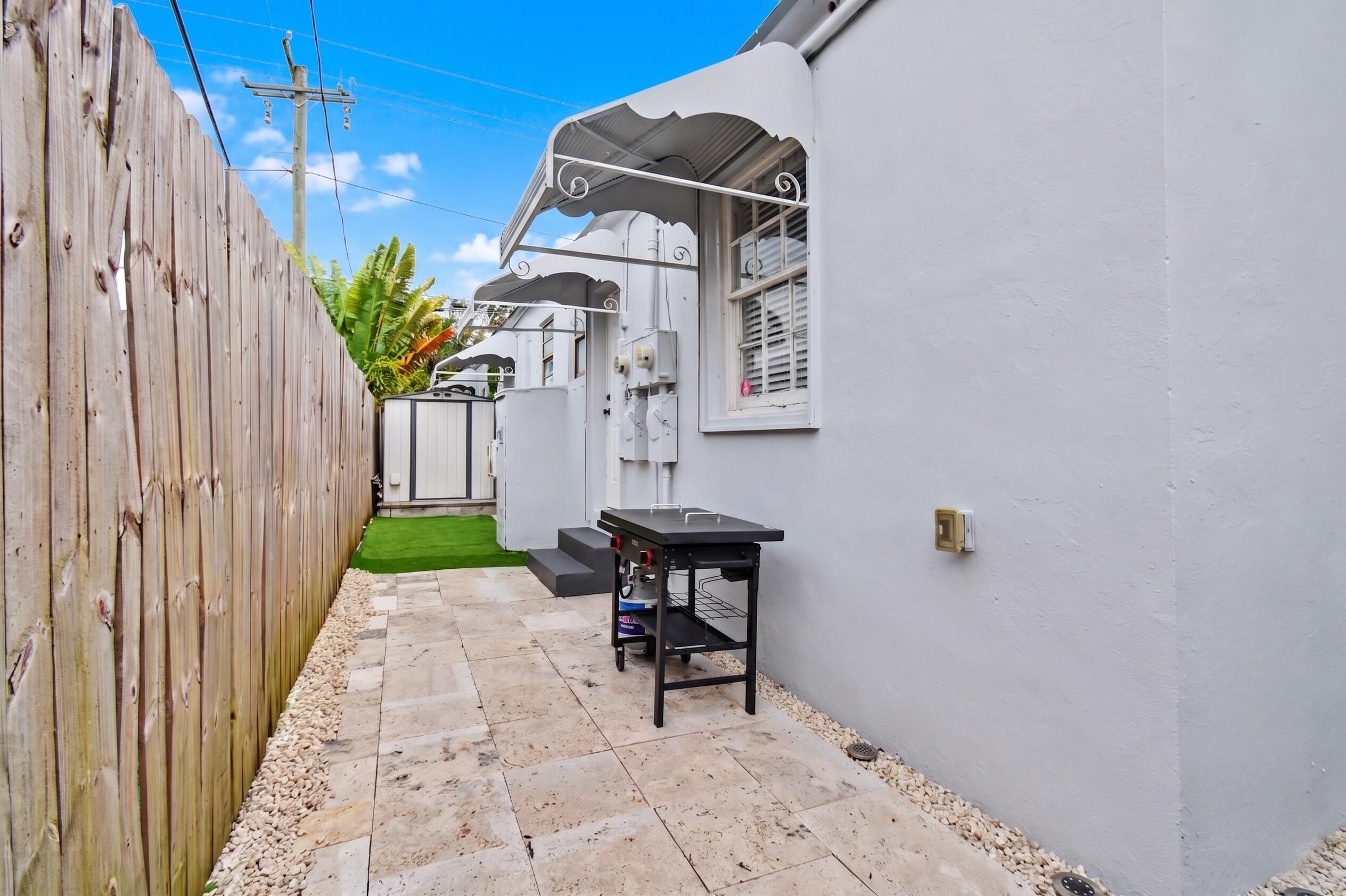 HARRIS ESTATES - Residential Income
