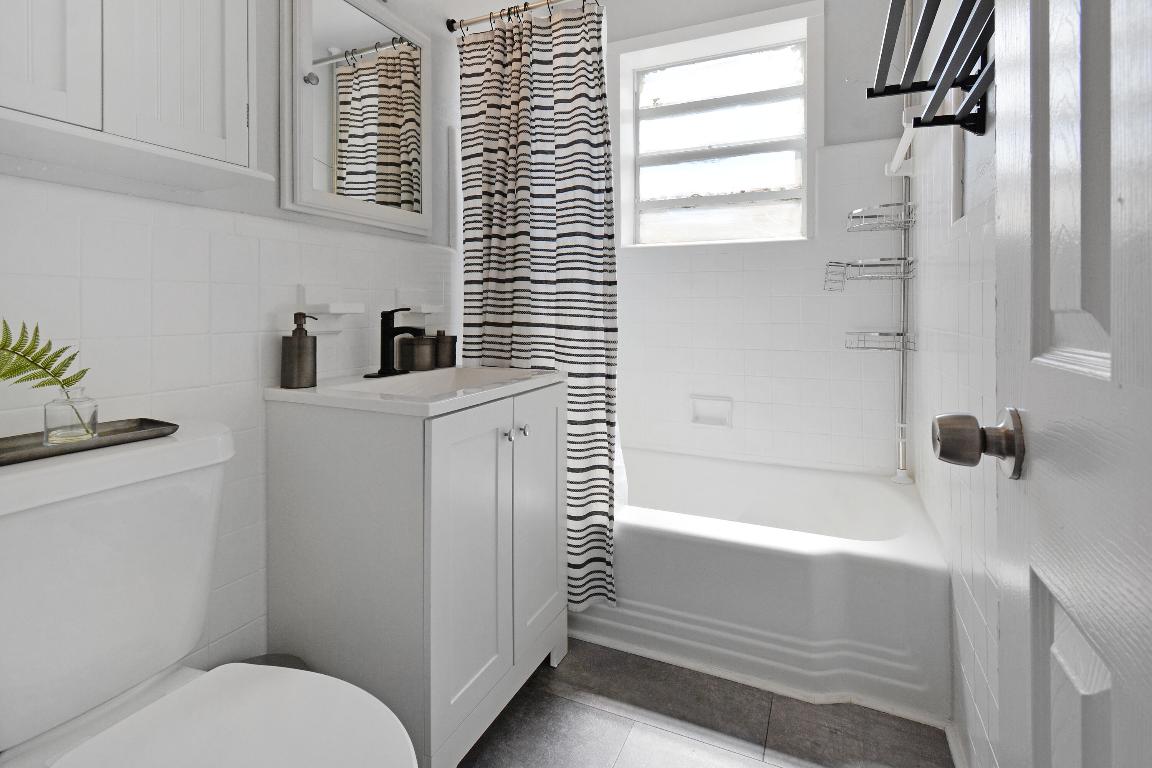 HARRIS ESTATES - Residential Income