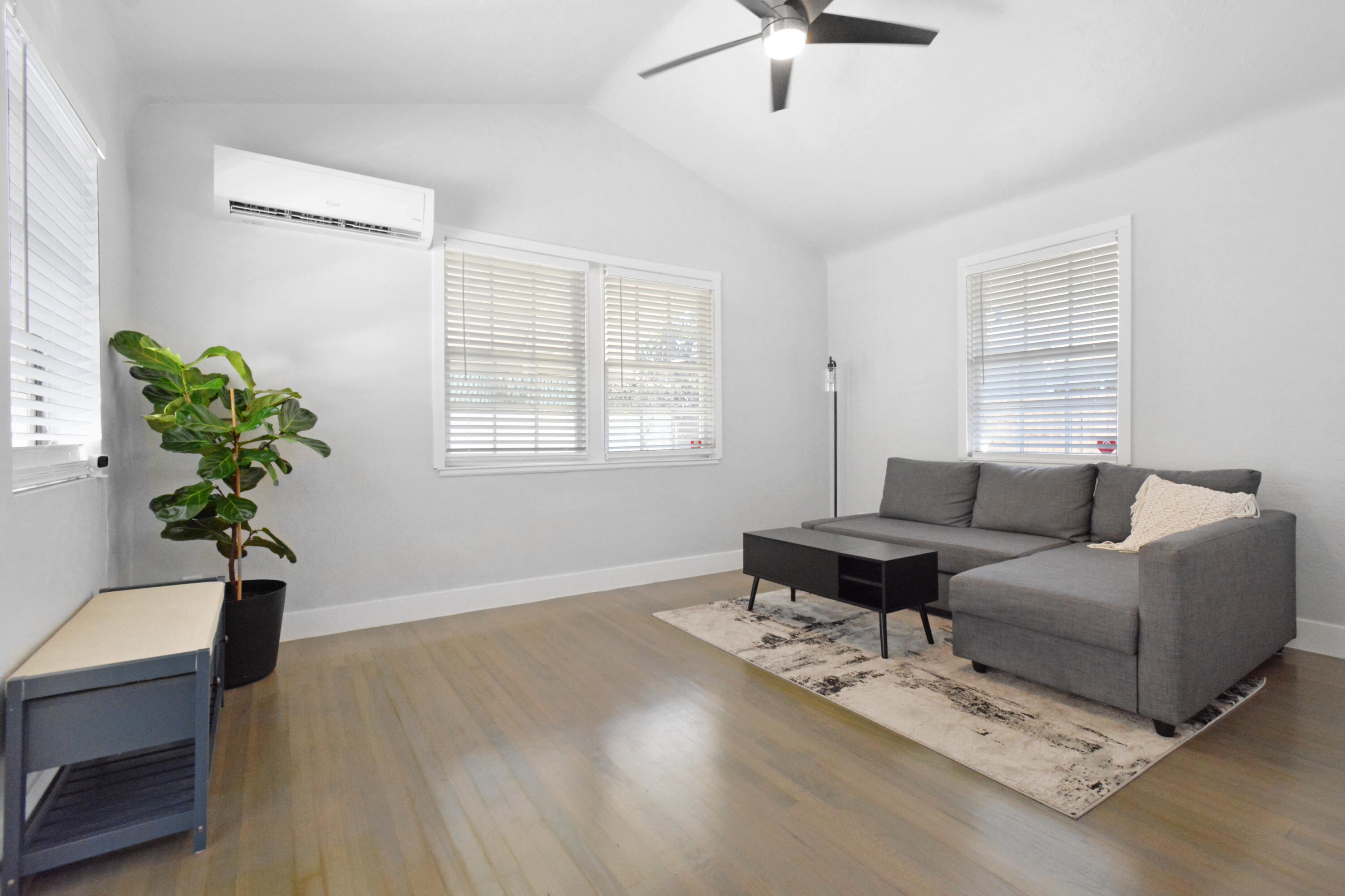 HARRIS ESTATES - Residential Income