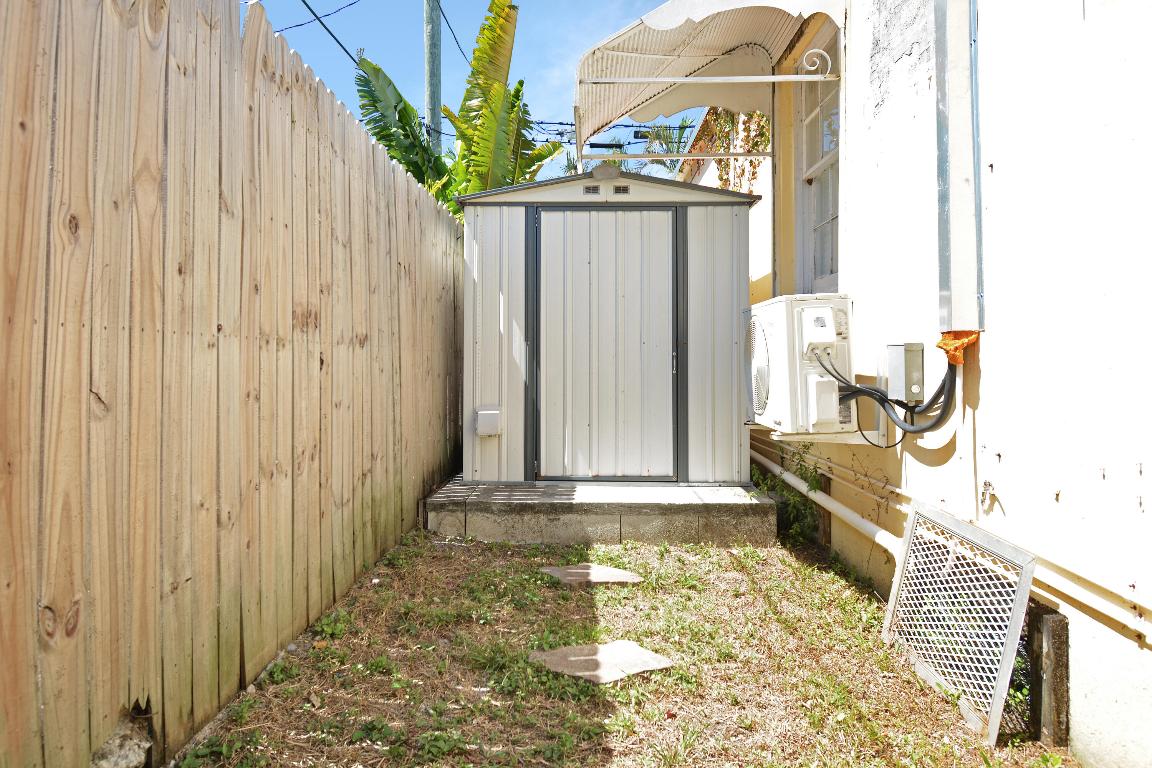 HARRIS ESTATES - Residential Income