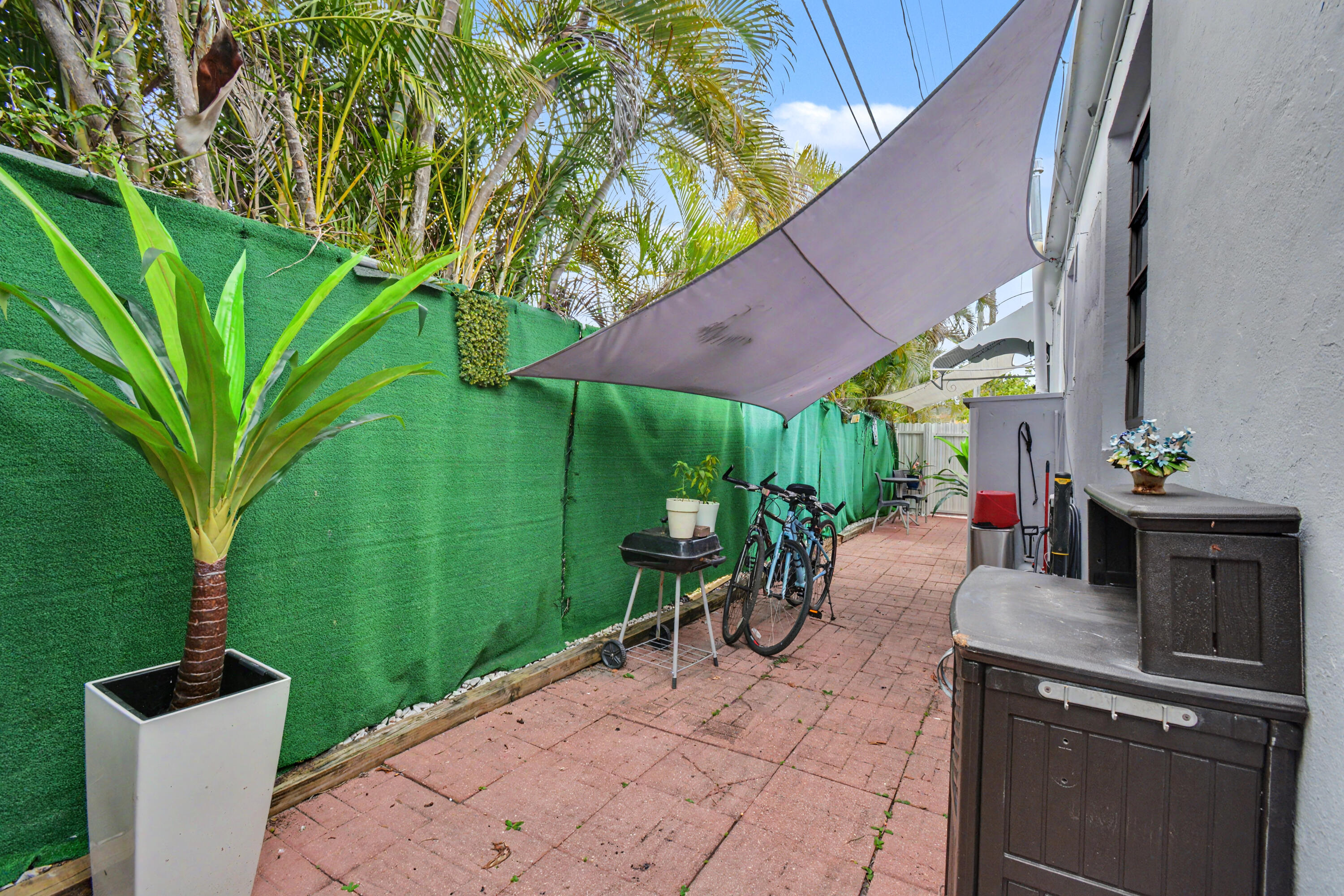 HARRIS ESTATES - Residential Income