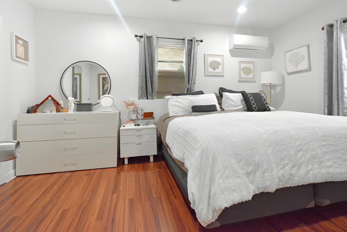 HARRIS ESTATES - Residential Income