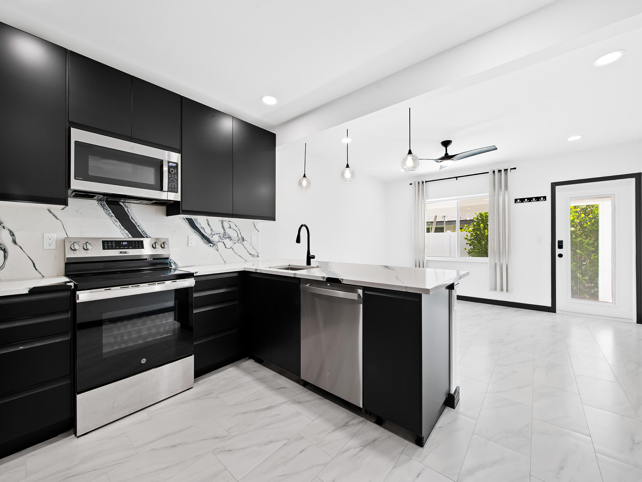 LAS OLAS PARK CORR PLAT - Residential Income