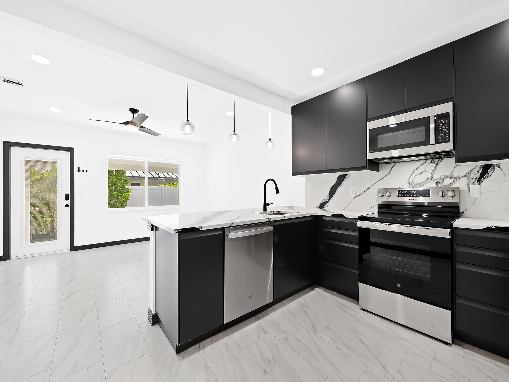 LAS OLAS PARK CORR PLAT - Residential Income