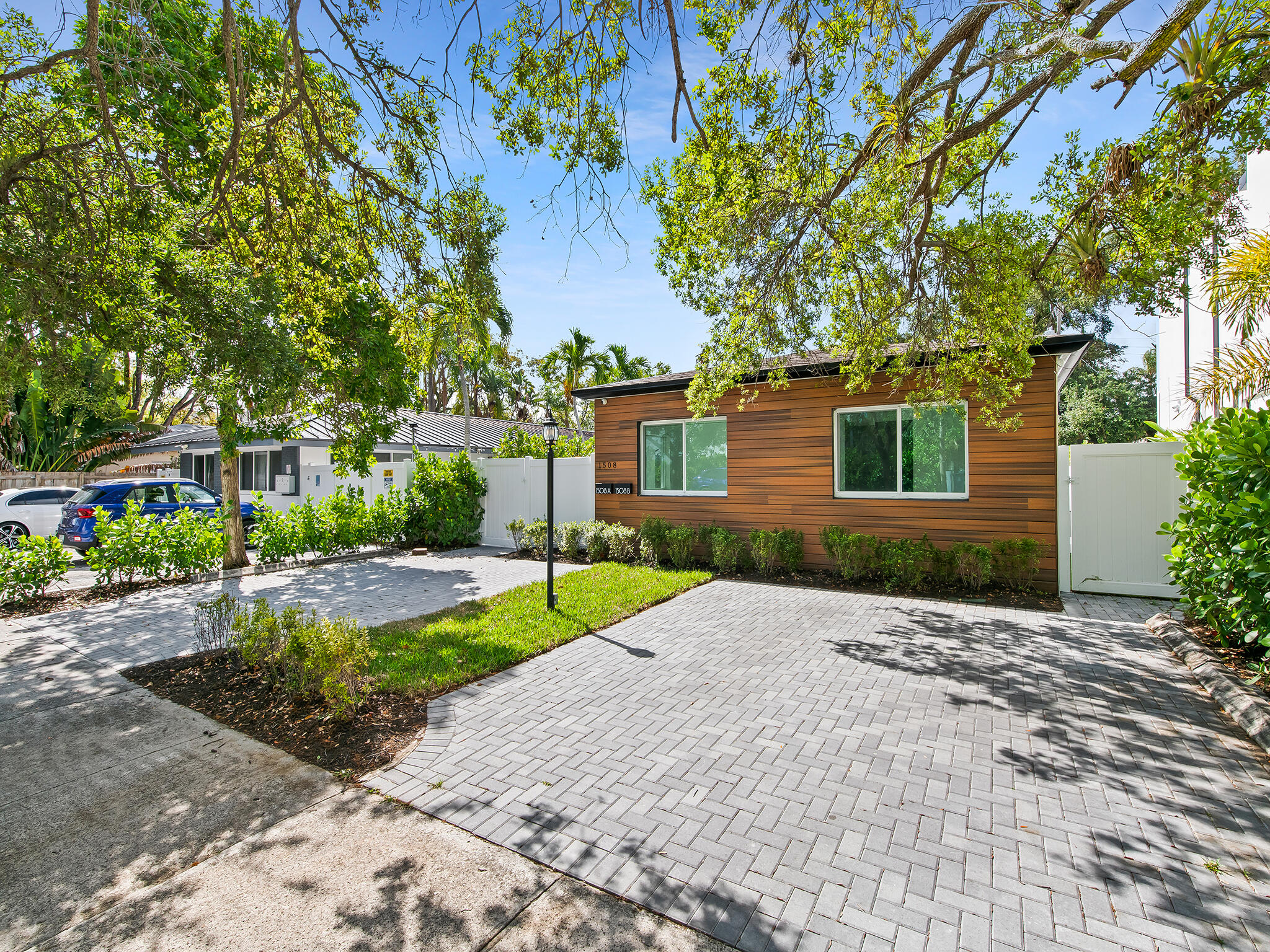 LAS OLAS PARK CORR PLAT - Residential Income