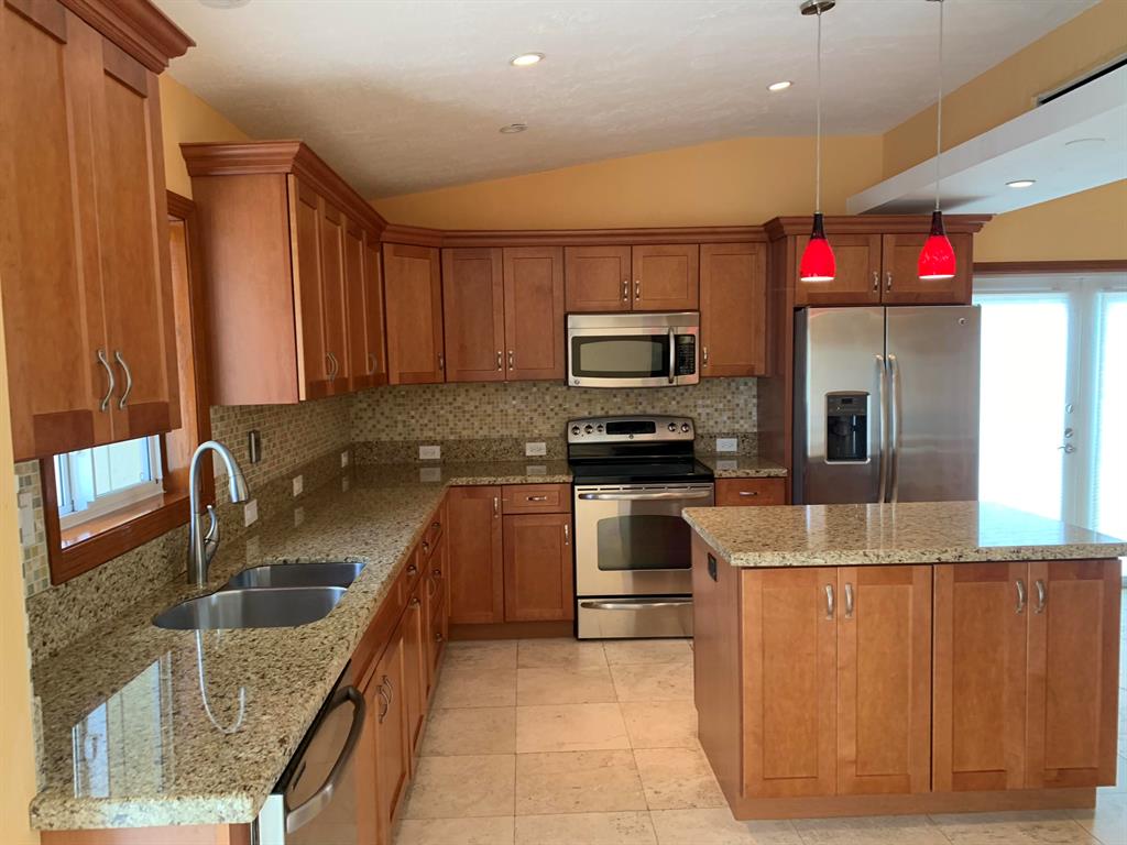 LIGHTHOUSE POINT 2ND SEC - Residential Lease