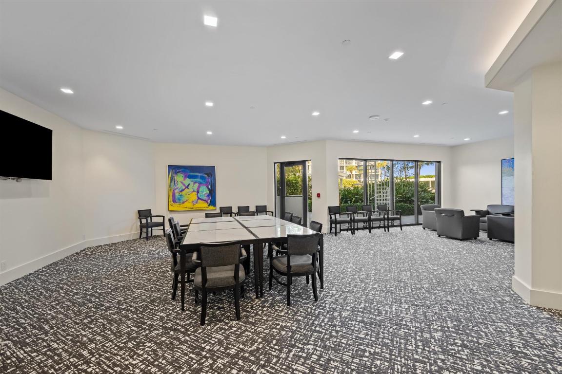 2100 COND AT SLOANS CURVE - Residential