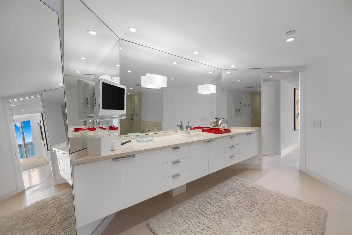 2100 COND AT SLOANS CURVE - Residential