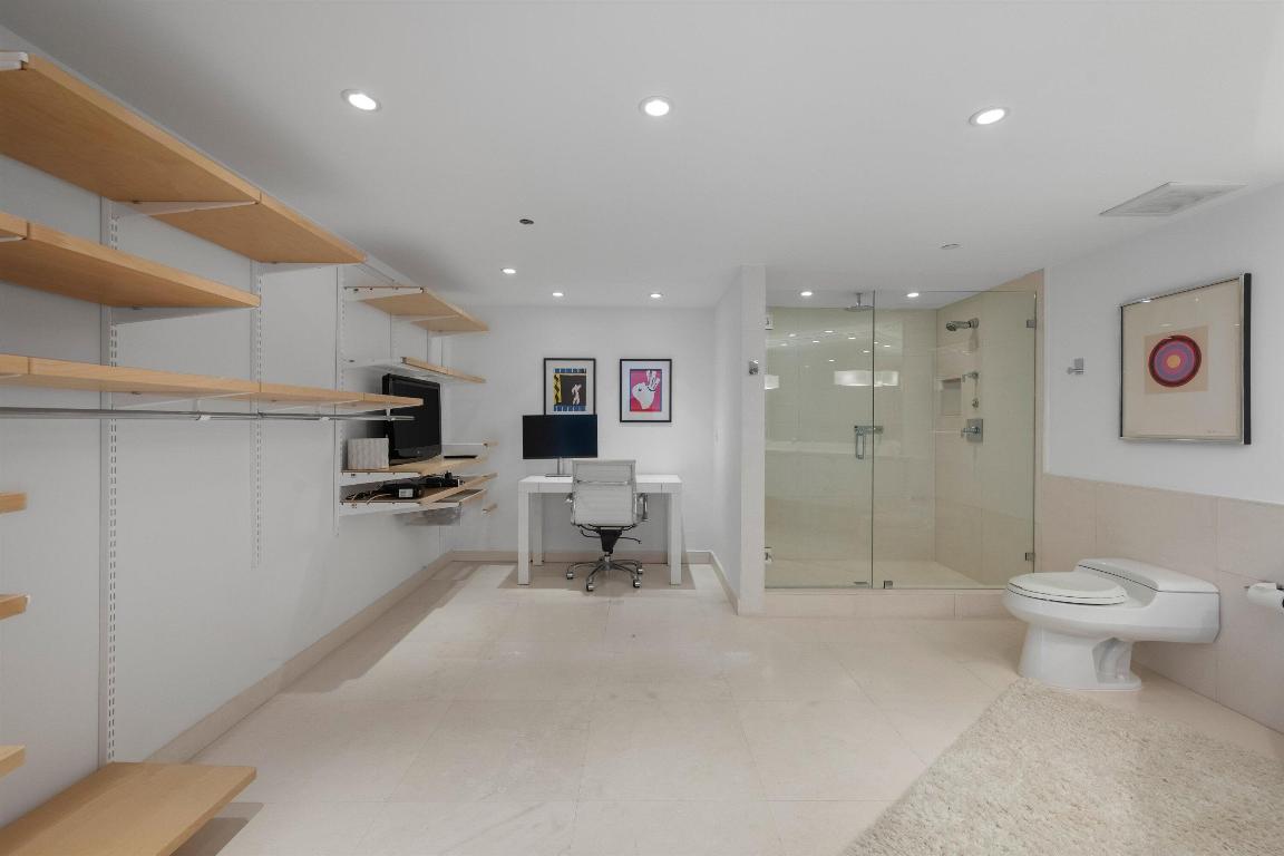 2100 COND AT SLOANS CURVE - Residential