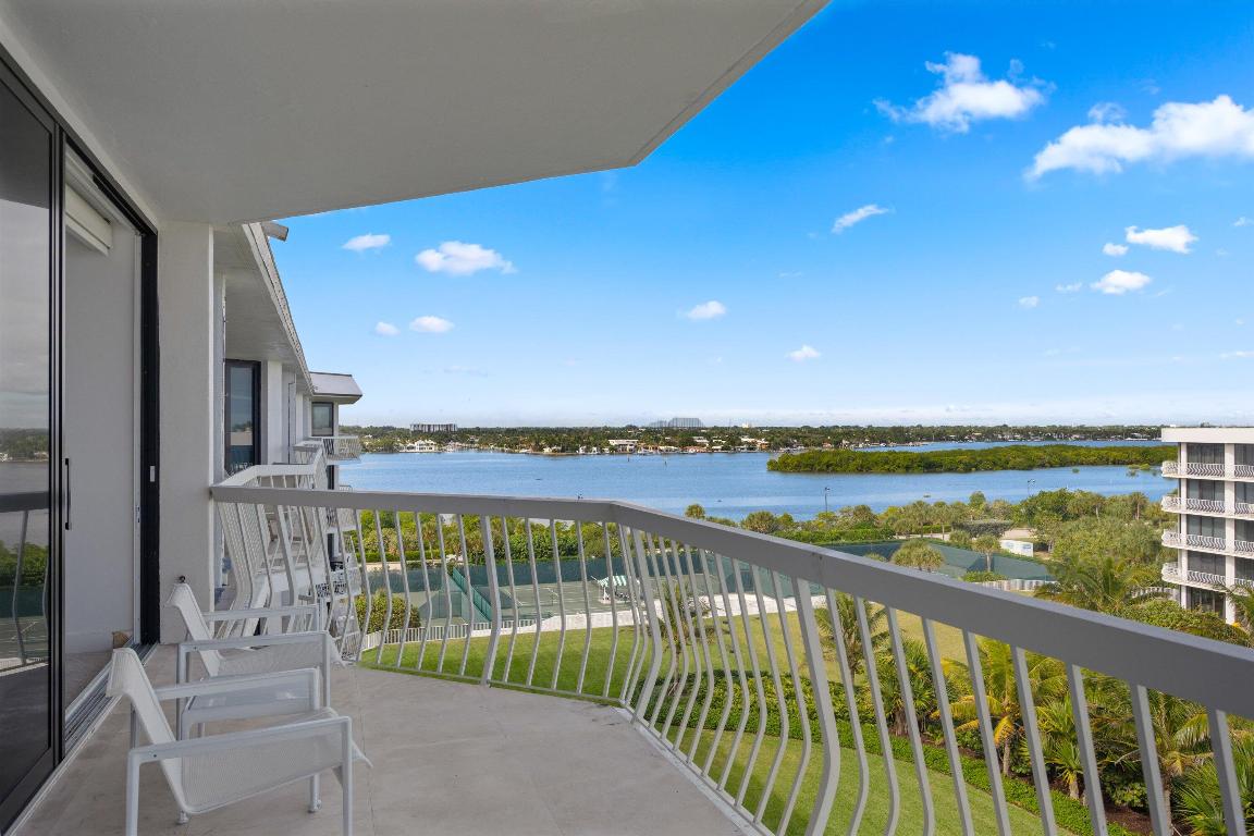 2100 COND AT SLOANS CURVE - Residential