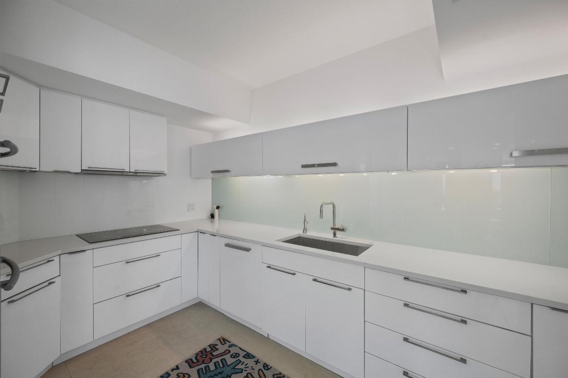 2100 COND AT SLOANS CURVE - Residential