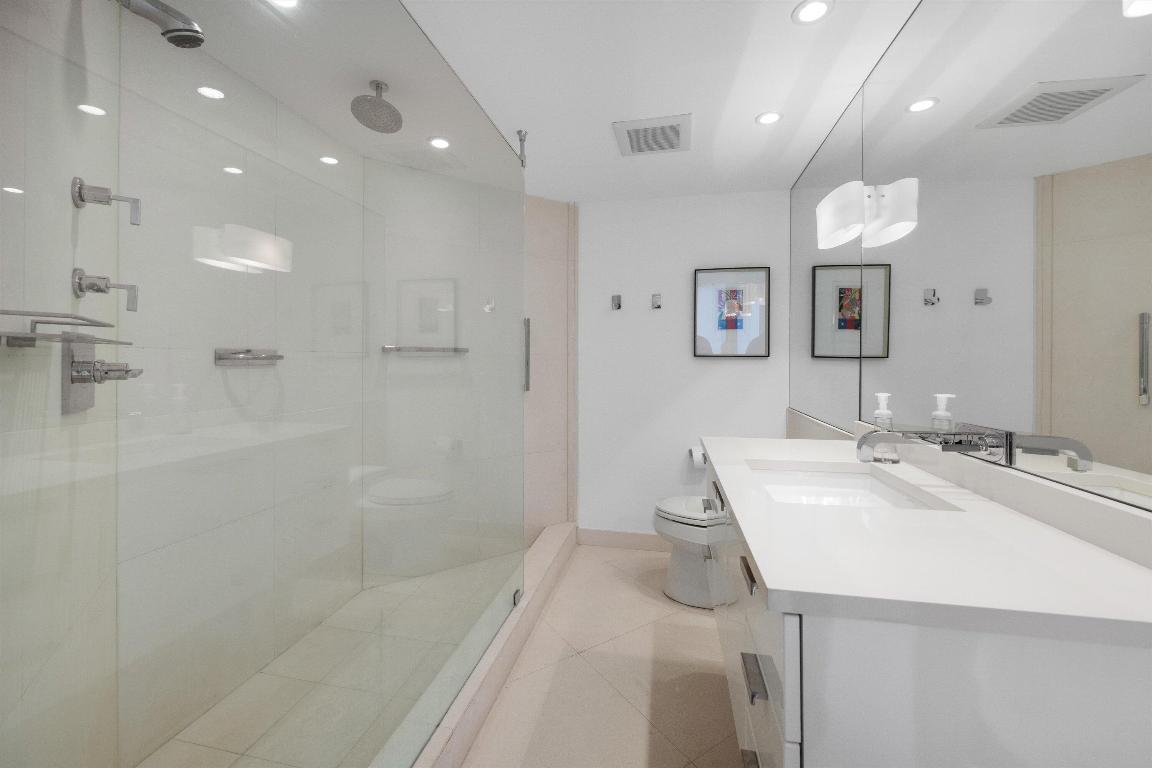 2100 COND AT SLOANS CURVE - Residential