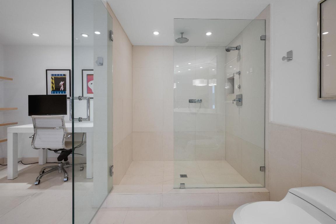 2100 COND AT SLOANS CURVE - Residential