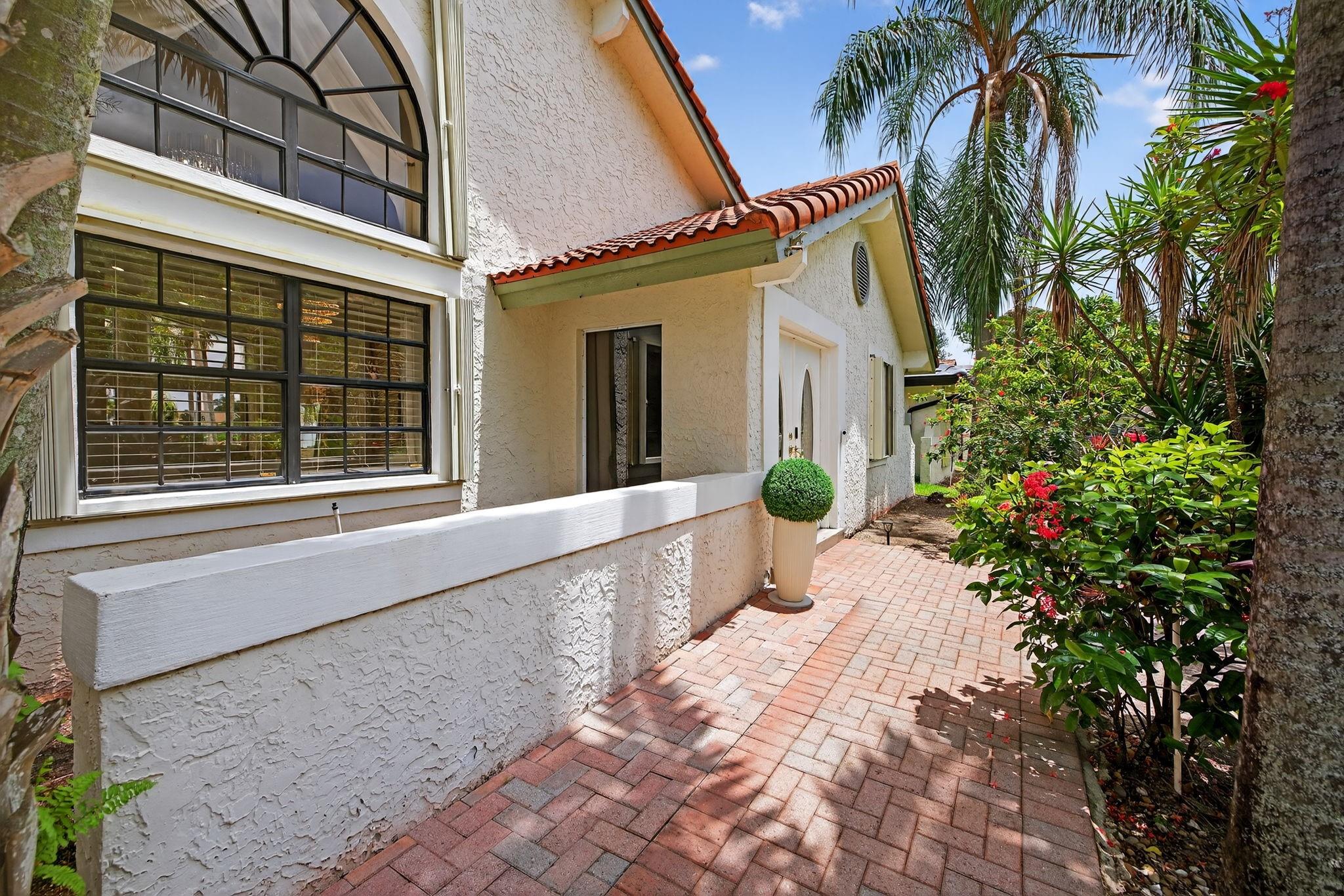 1661 E Oak Knoll Cir