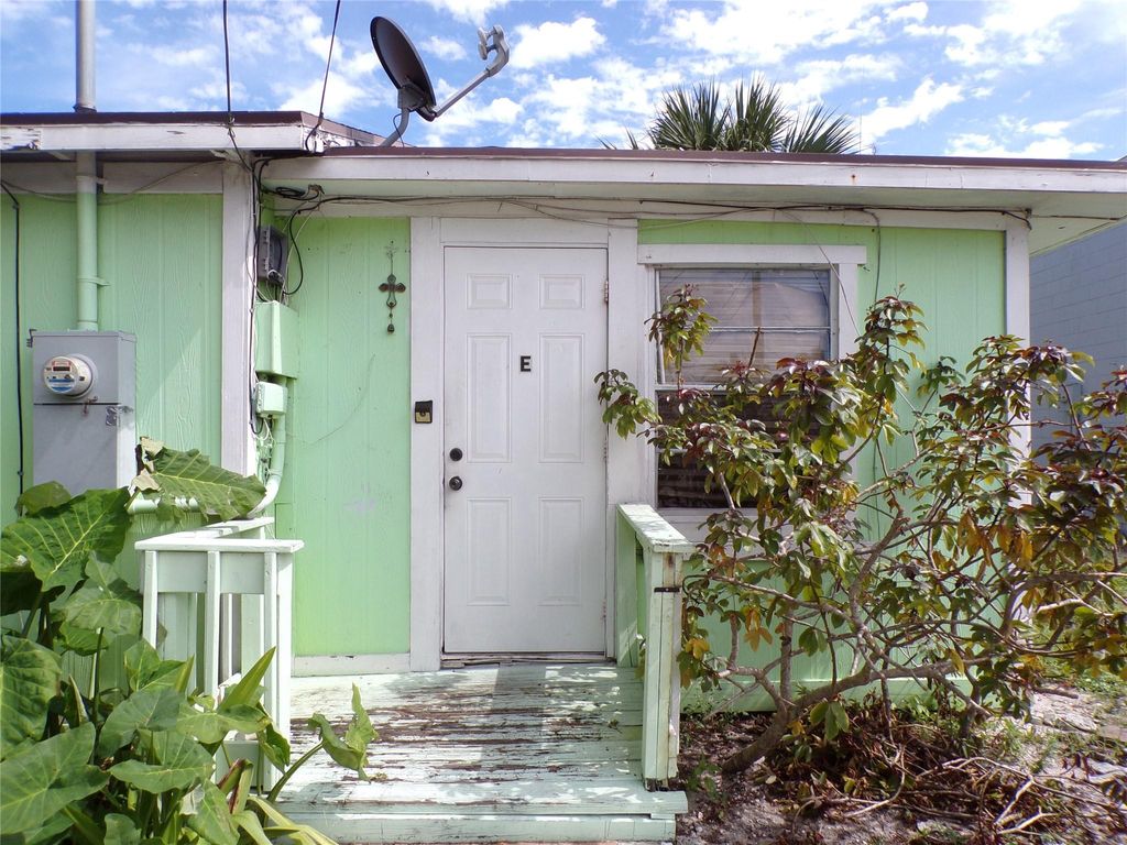 Photo of 1150 Old Dixie, Vero Beach, FL 32960 (MLS # F10526322)