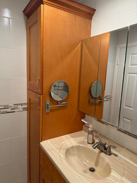 Tiny photo for 669 Burgundy N, Delray Beach, FL 33484 (MLS # B26053488)
