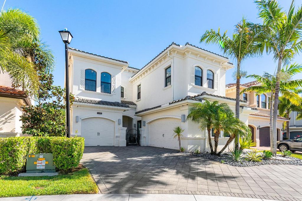 Photo of 16202 Cabernet Drive, Delray Beach, FL 33446 (MLS # R11084353)