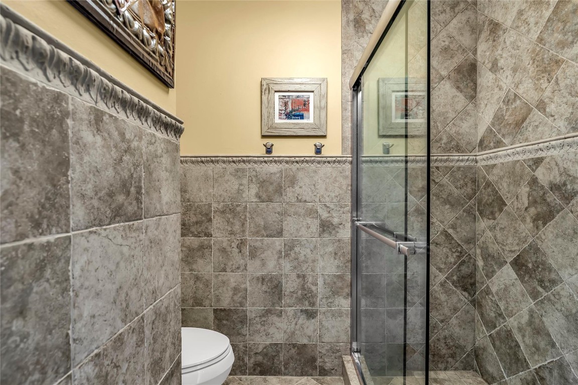 GOLDEN RAINTREE I - Residential